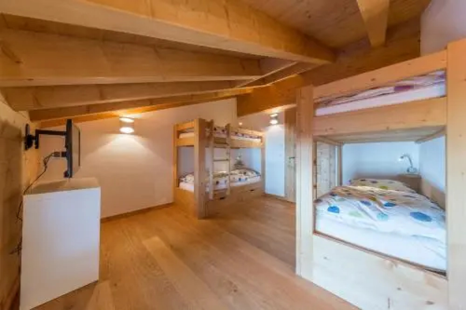 Montagnard 12 - spa access - car and careless holidays!