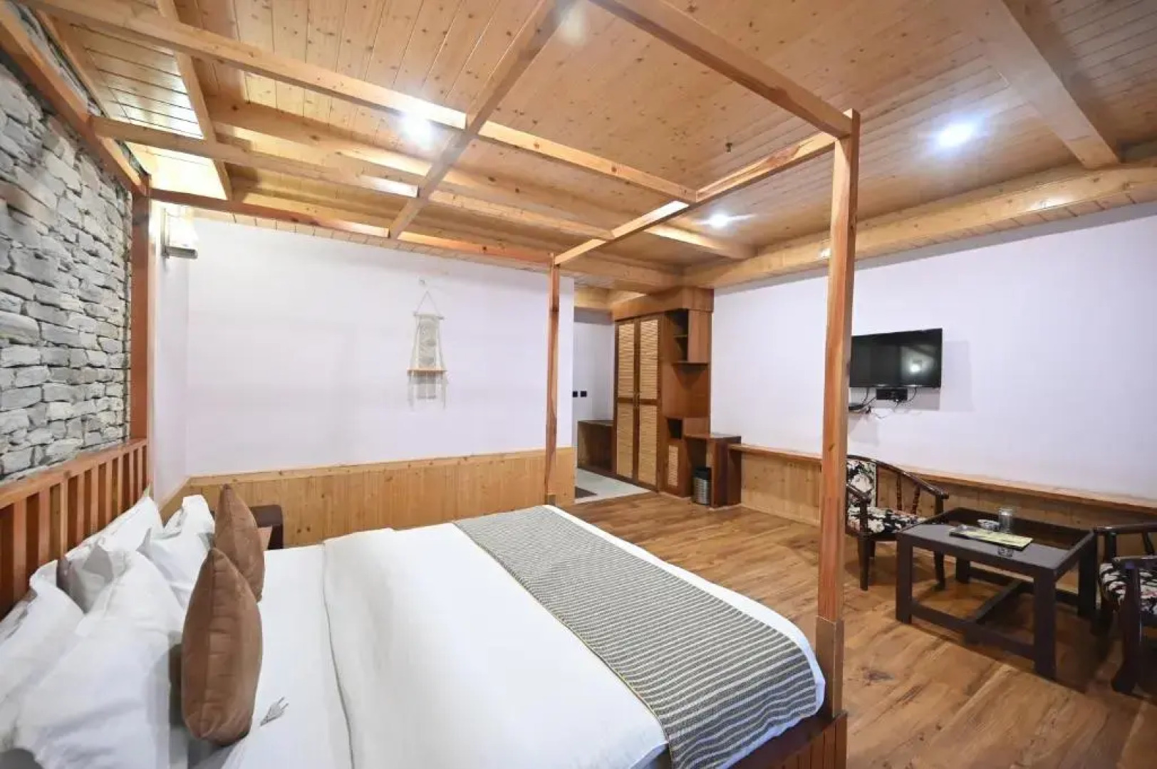 The Woodward Two By Oyo Room