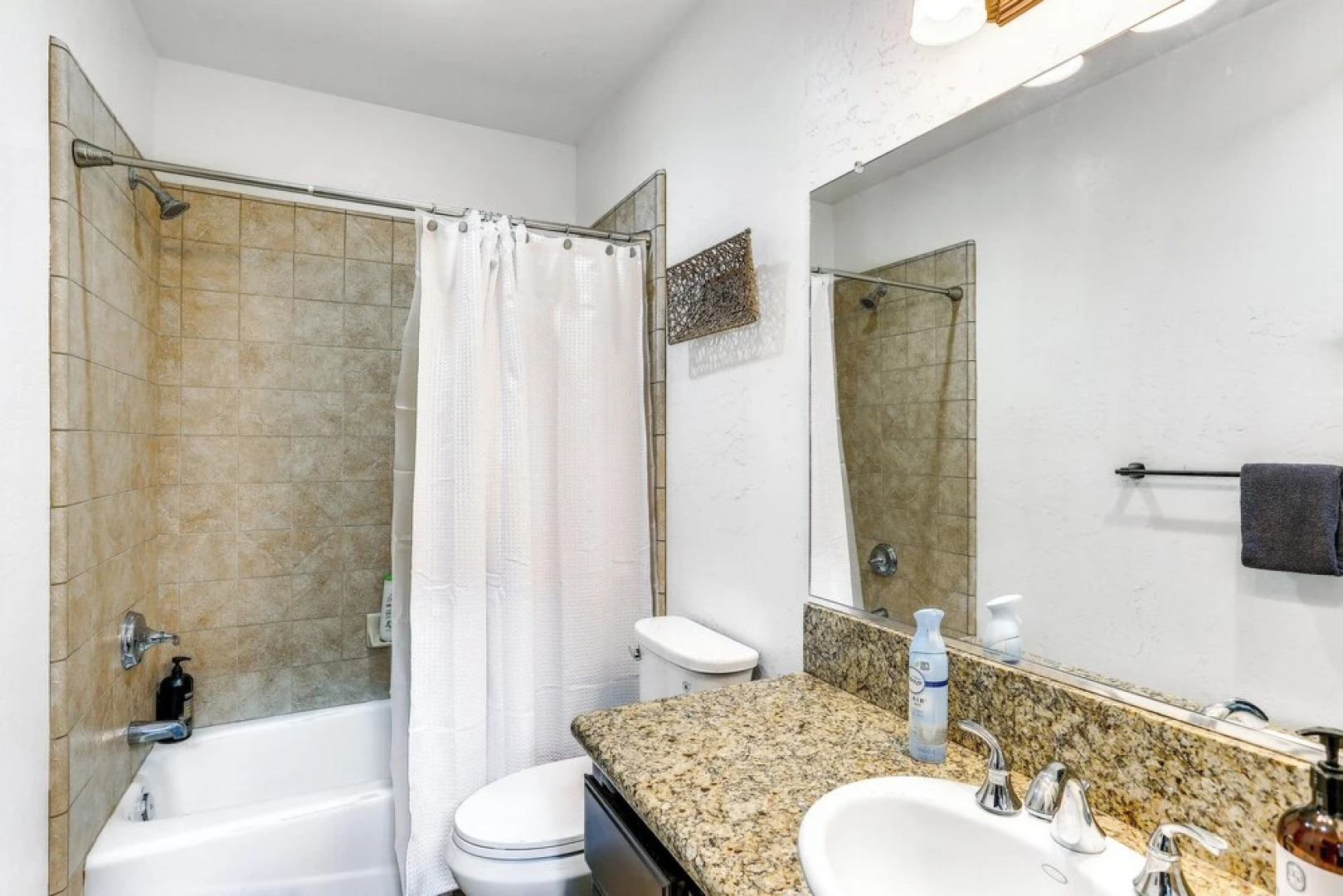 3 Mi to Shaver Lake: Family Home w/ Deck!