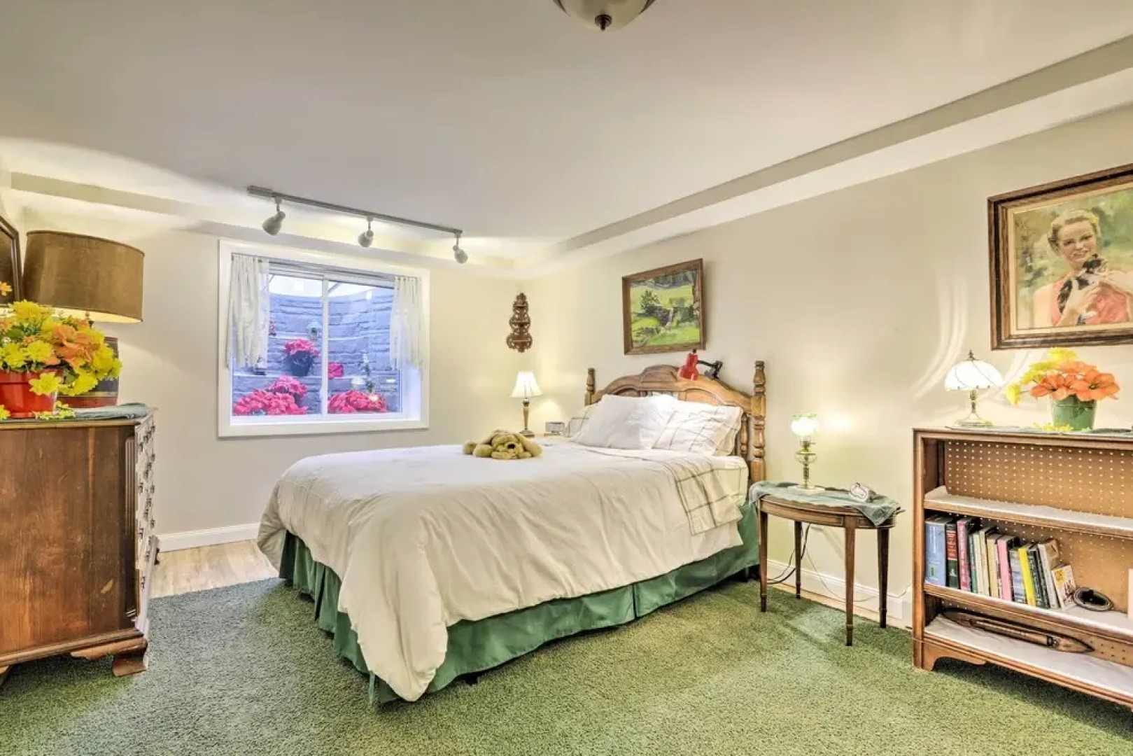 Hadley Vacation Rental 24 Mi to Springfield!