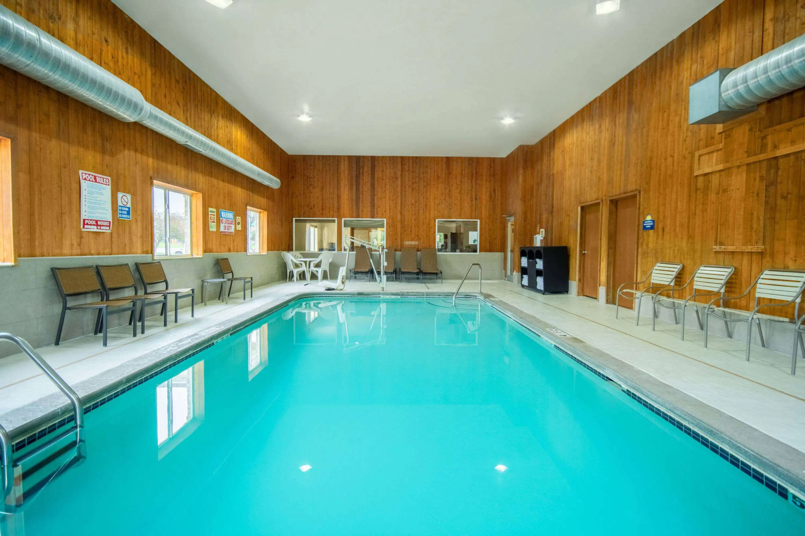 Days Inn by Wyndham Evansdale Waterloo