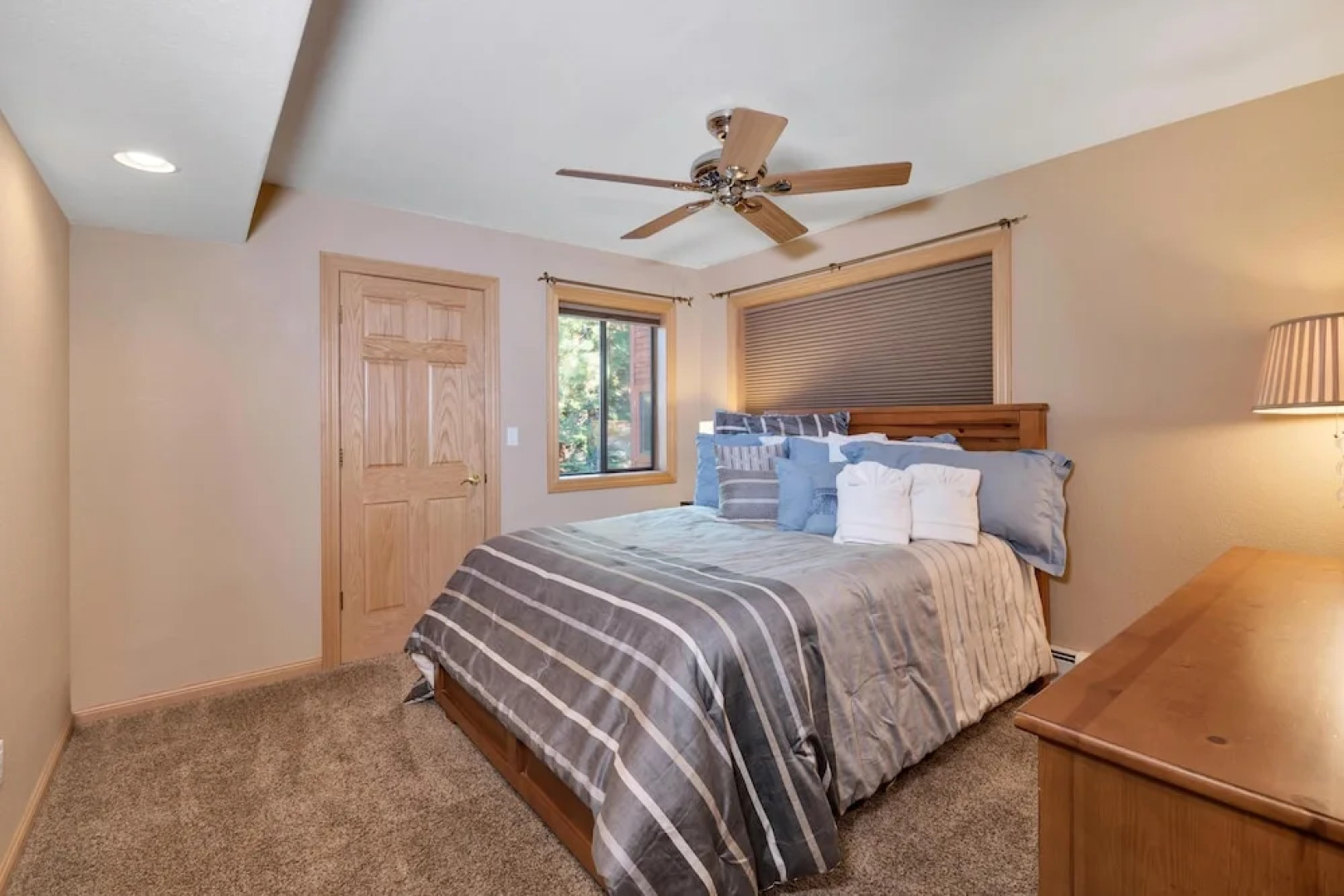 Lx10: Lake View Jewel Estate With Pool Table