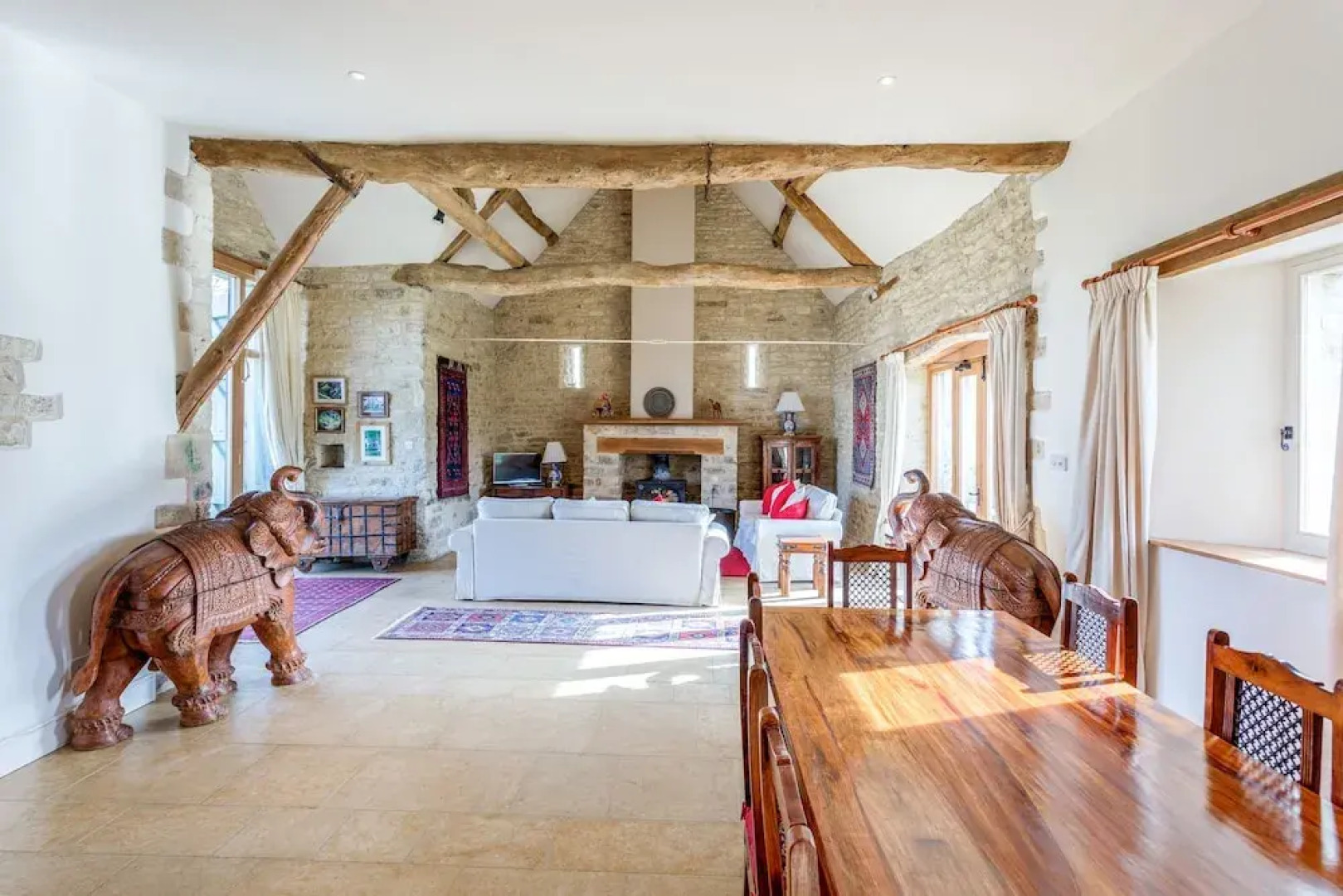 Classical Cotswolds Barn Conversion by Nature Rese