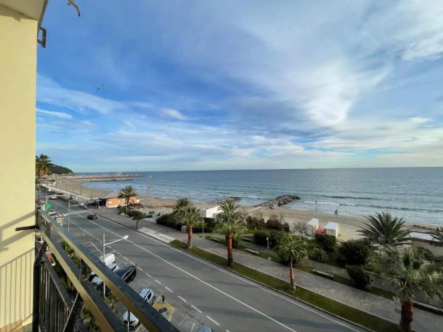 [Via XXV Aprile] 4 Locali - Di Fronte al Mare