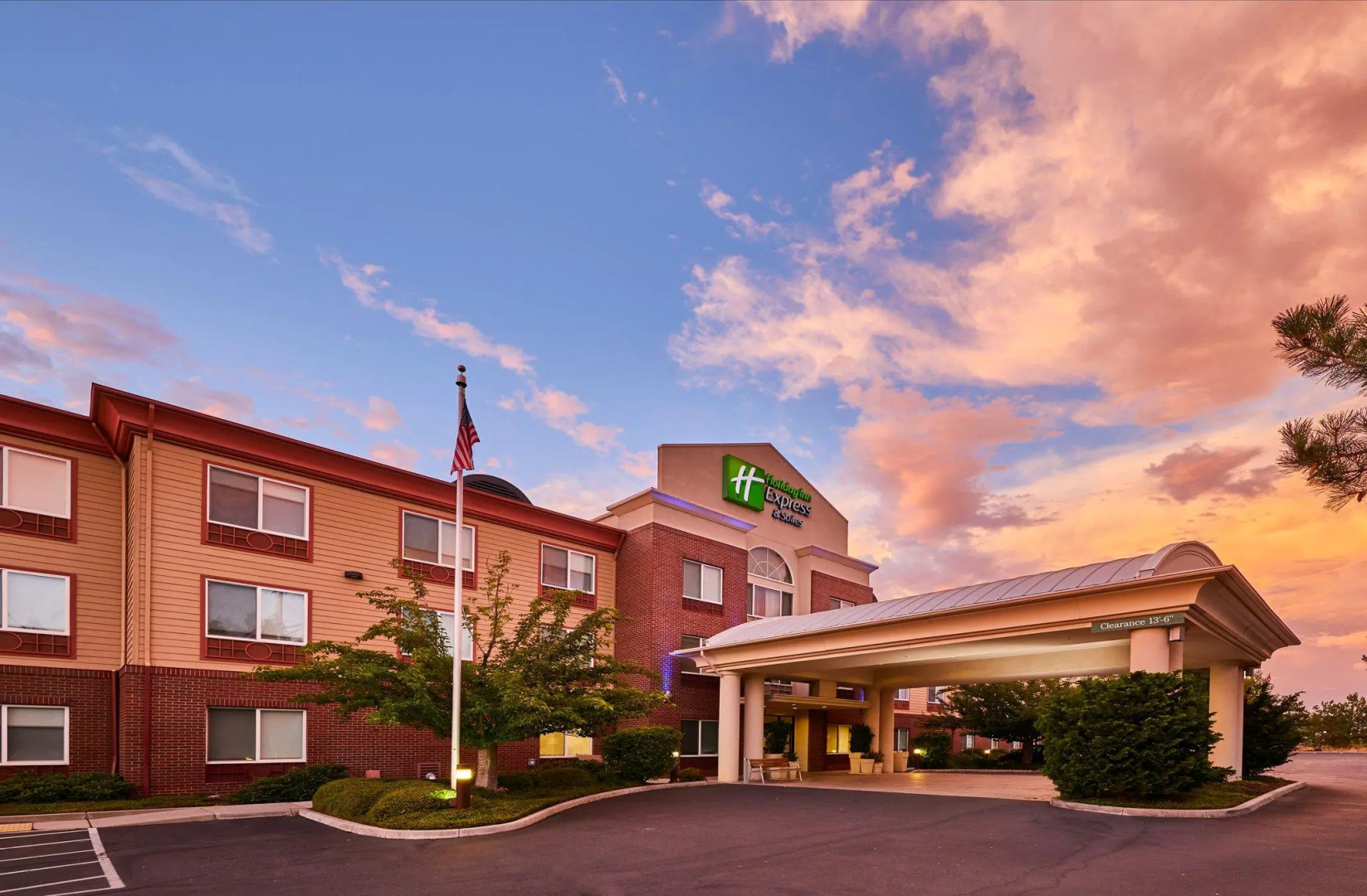 Holiday Inn Express Hotel & Suites Medford-Central Point by IHG