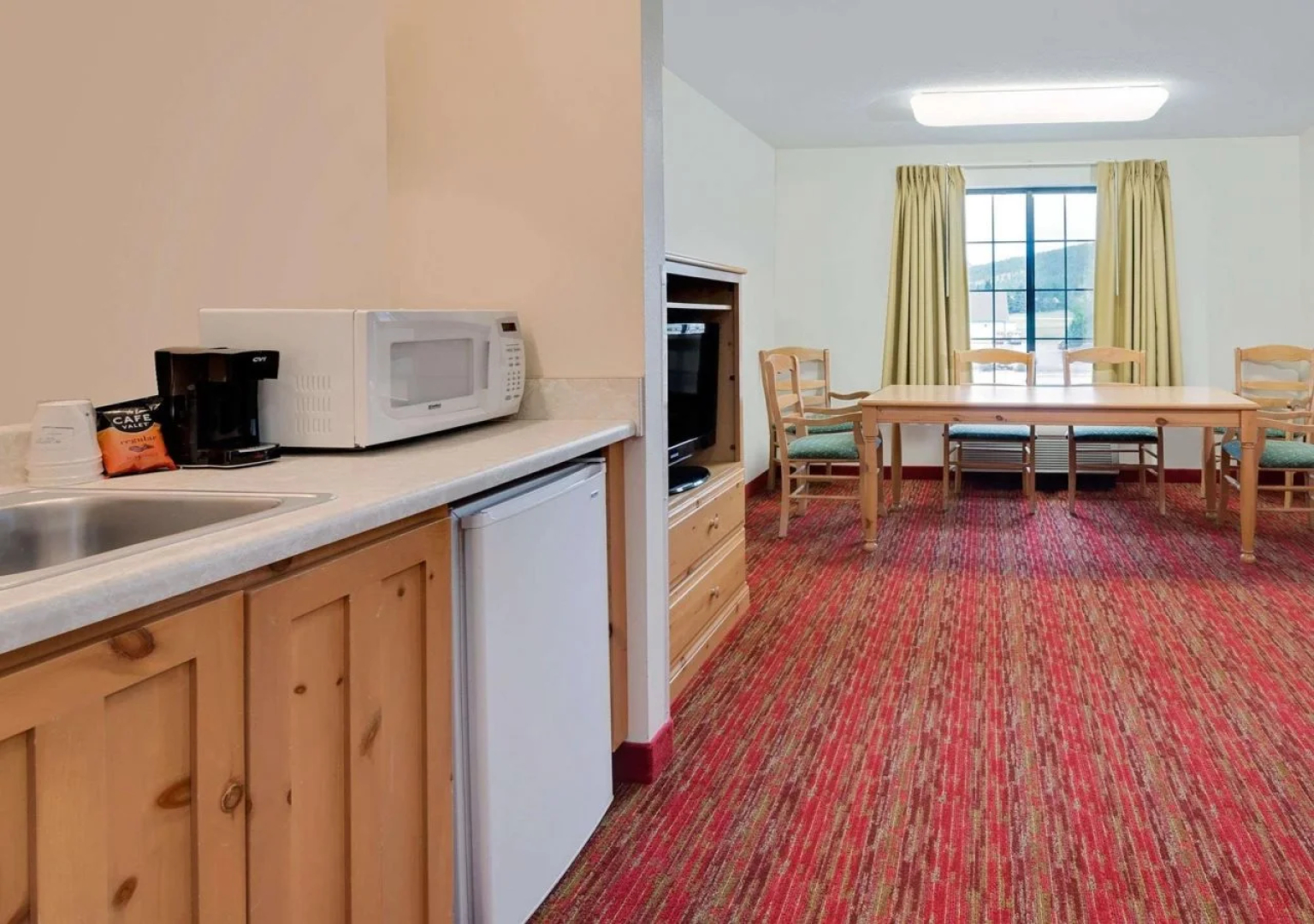 Summerset Hotel & Suites