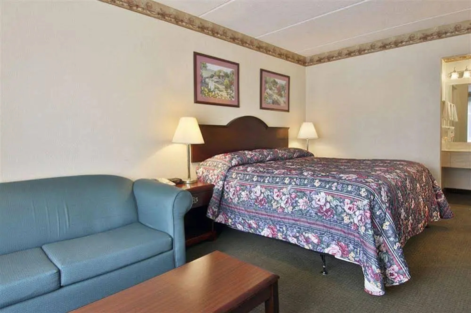 Red Rose Inn & Suites