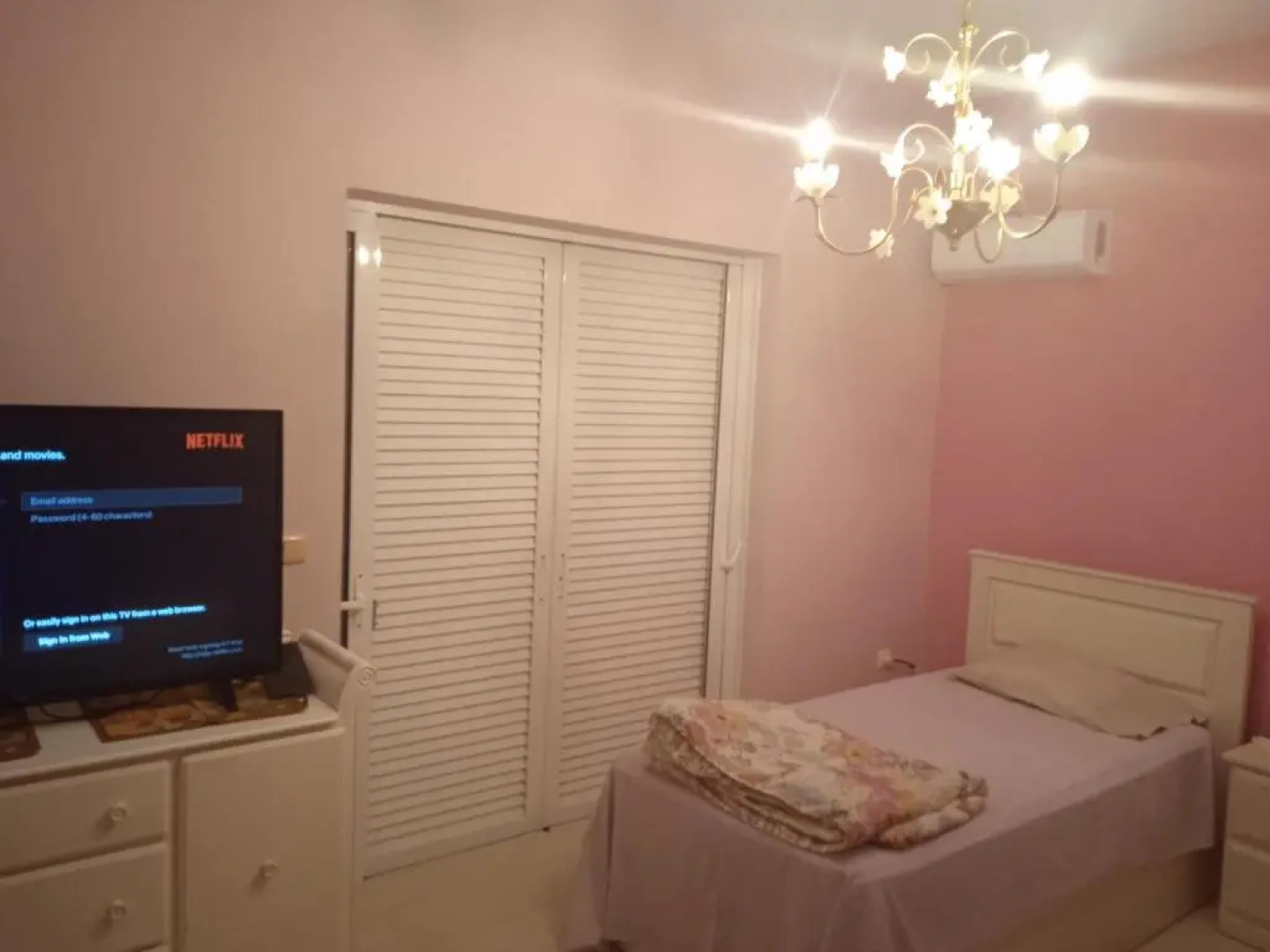 Dora's nest 5' min from the airport.