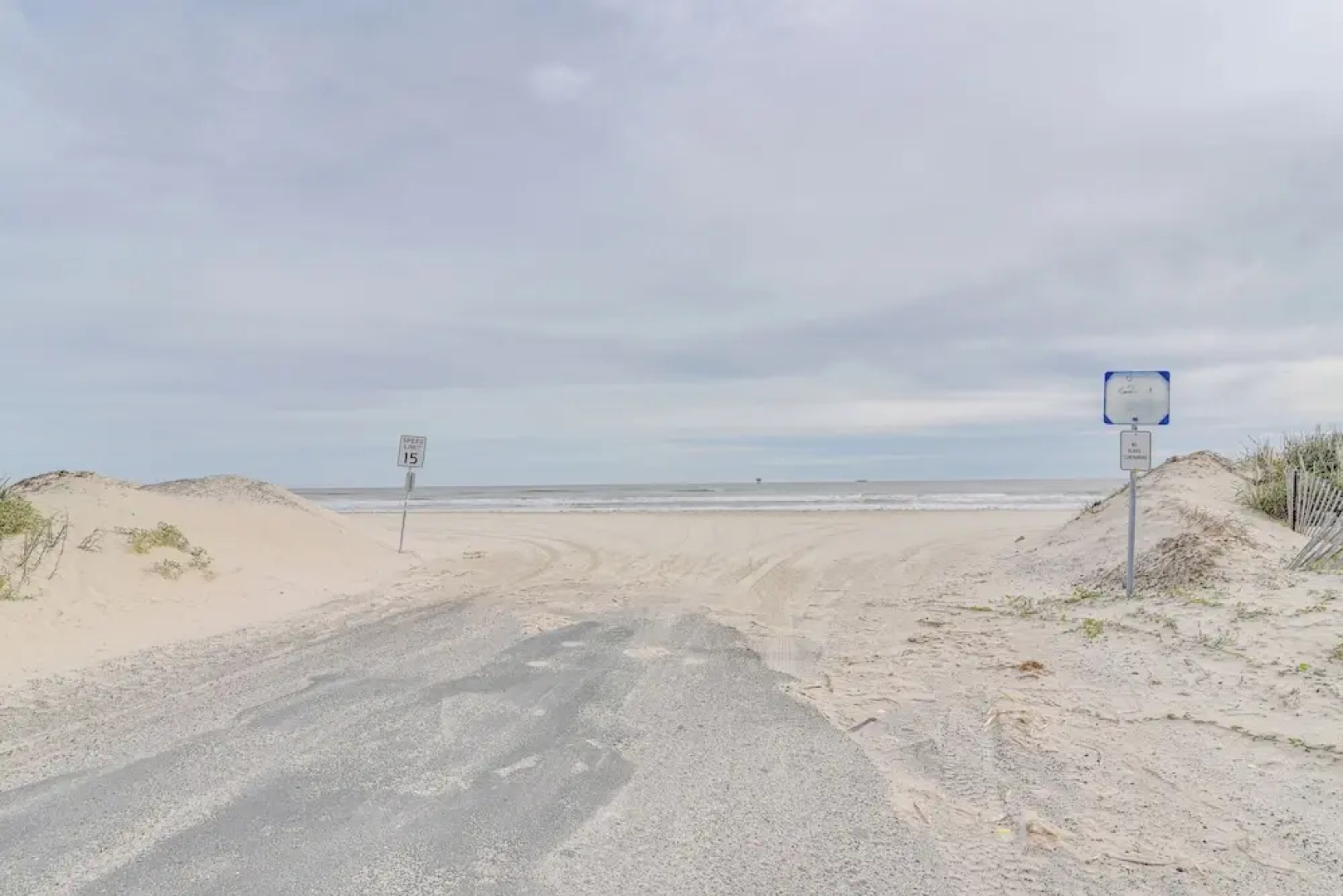 Family-friendly Crystal Beach Home: Steps to Beach