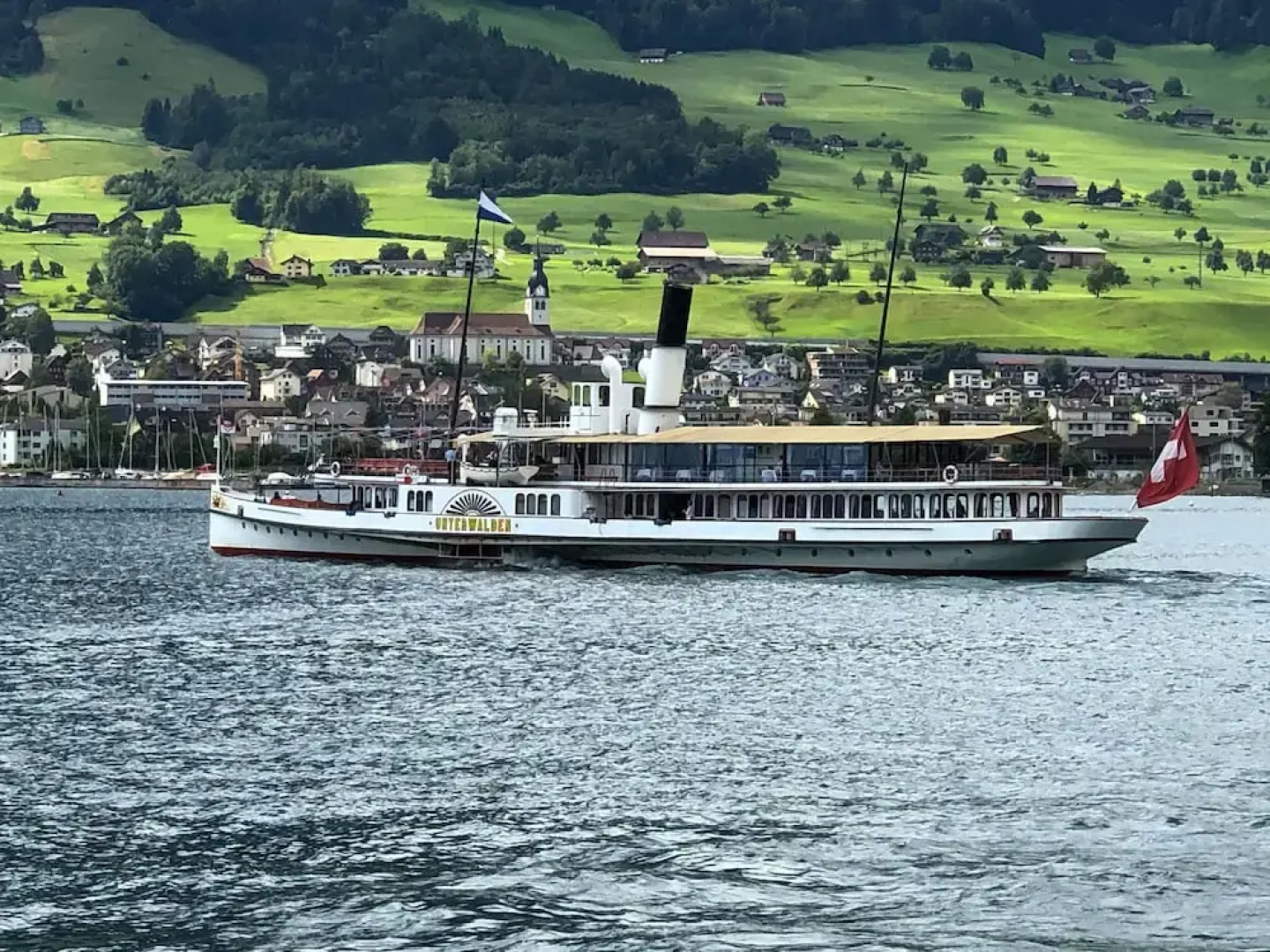 Seestern am See mit Motorboot Ennetb Rgen