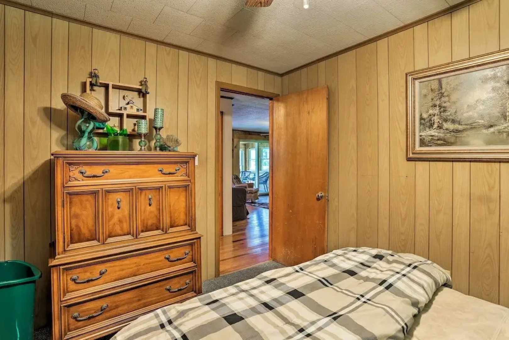 Beach Lake Cabin on Delaware River w/ Sunroom!