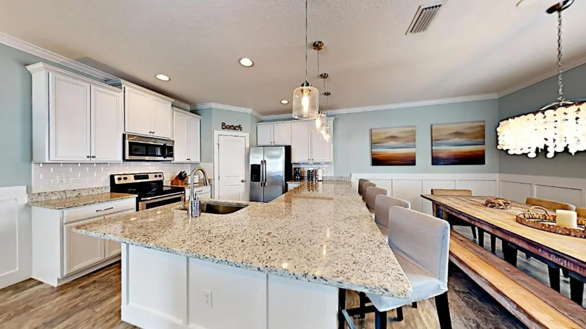 Blue Breeze, 4 Bedrooms, 3 Bathrooms, Sleeps 10, walk to Beach