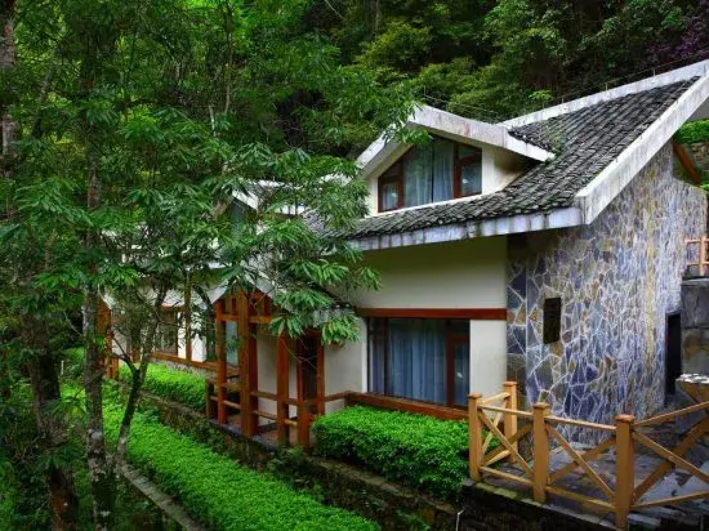 Longsheng Hot Spring Resort