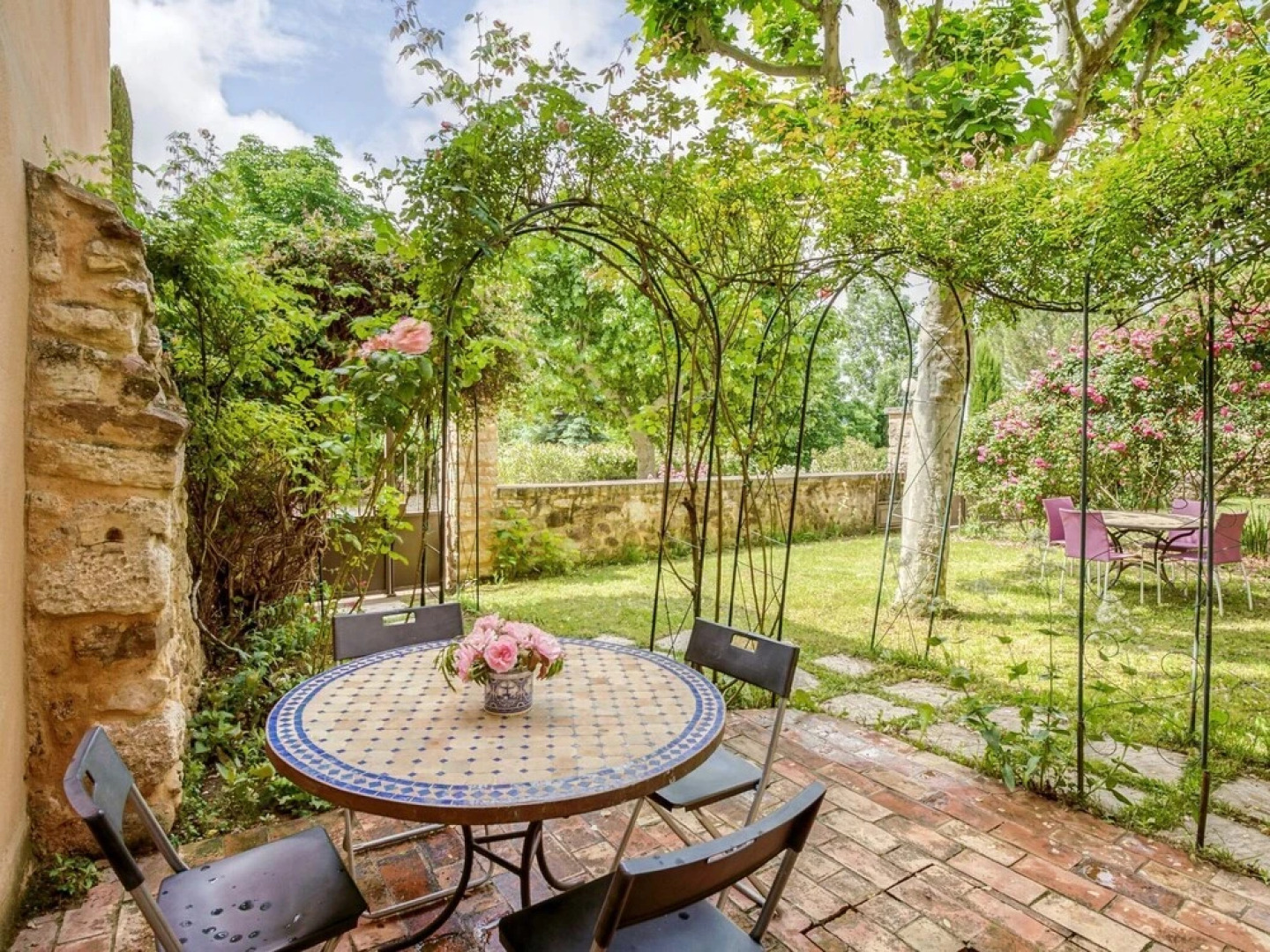 Secluded Holiday Home in Rustrel With Swimming Pool