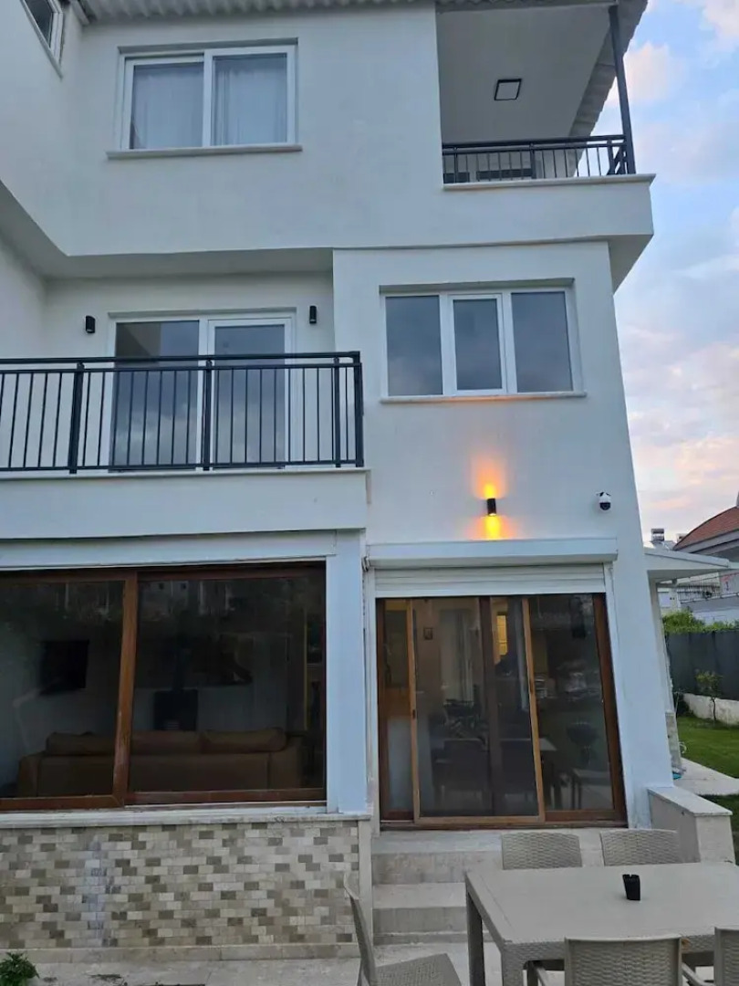 VILLA OLINDA 4 BED with huge garden