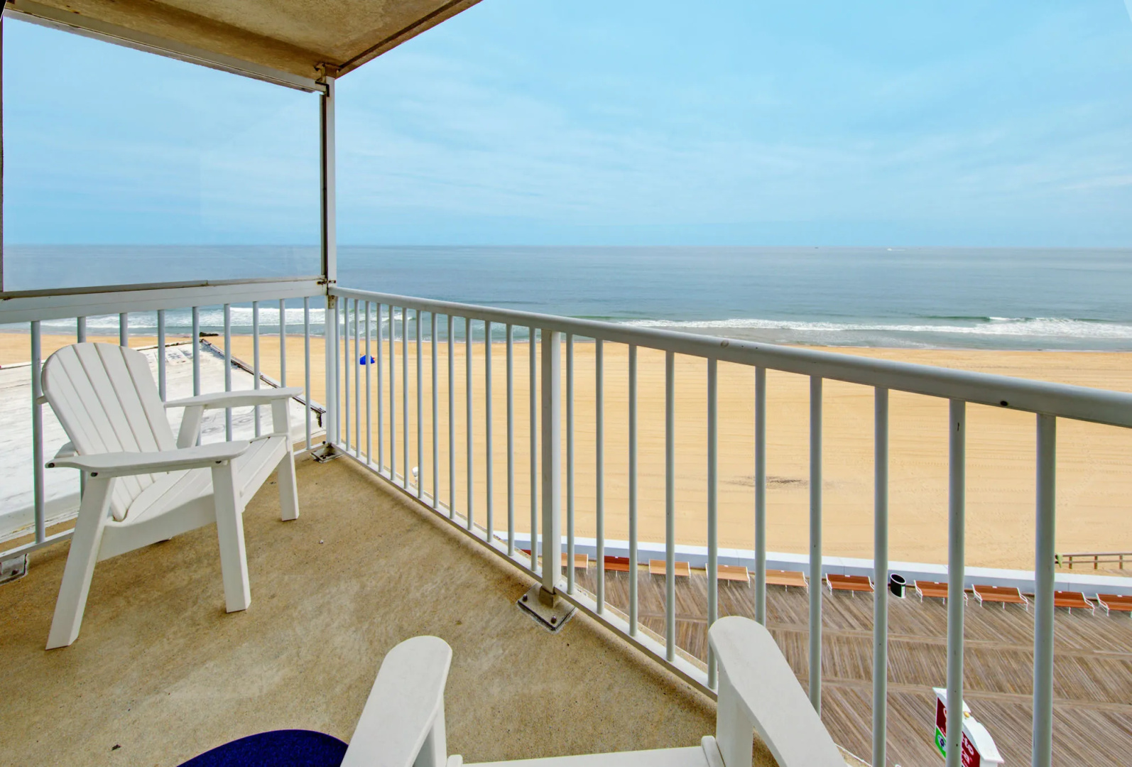 Commander Hotel & Suites