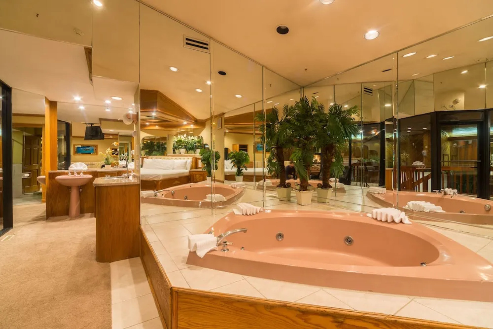 Sybaris Pool Suites Mequon