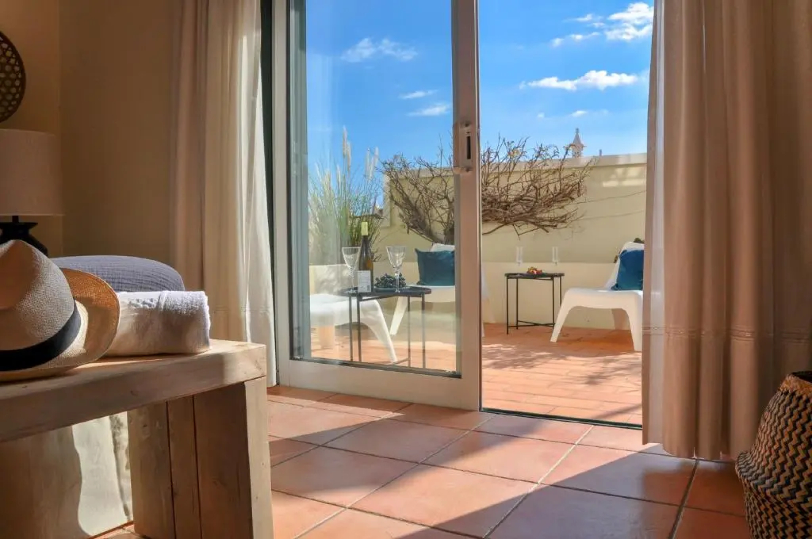 Casa Silwa - Chic 2BR Townhouse, Ocean Views, 5min to Beach & Pool