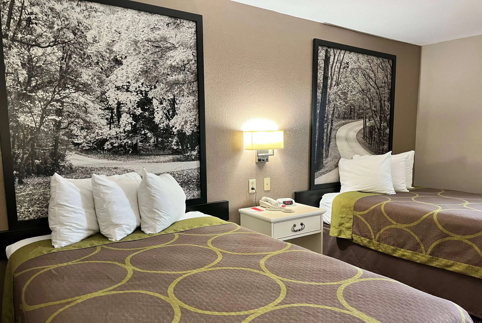 Super 8 by Wyndham Indianapolis/Emerson Ave