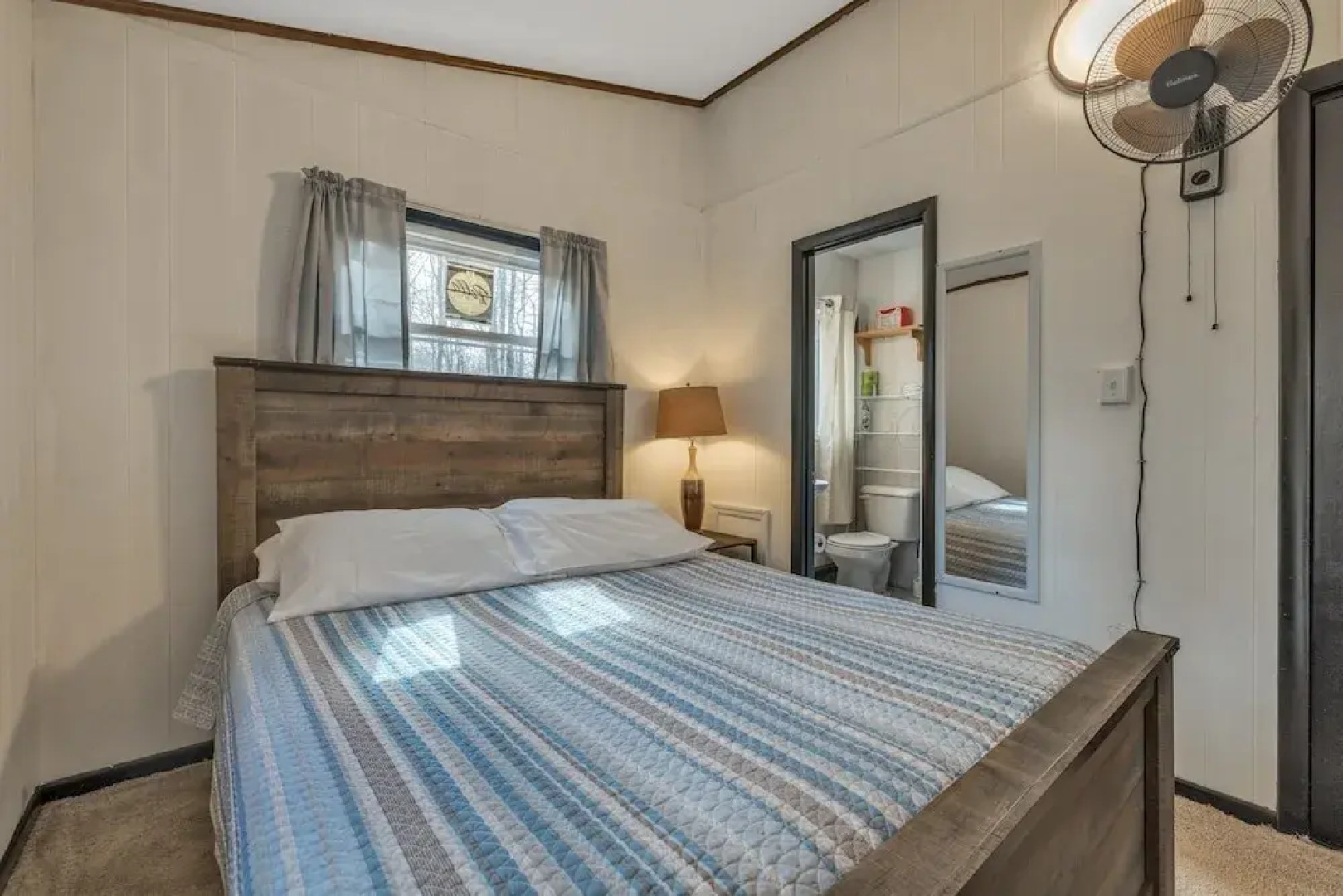 Nostalgic & Cozy Cabin: Steps To Pines Lake! Pet Friendly! 2 Bedroom Cabin by Redawning