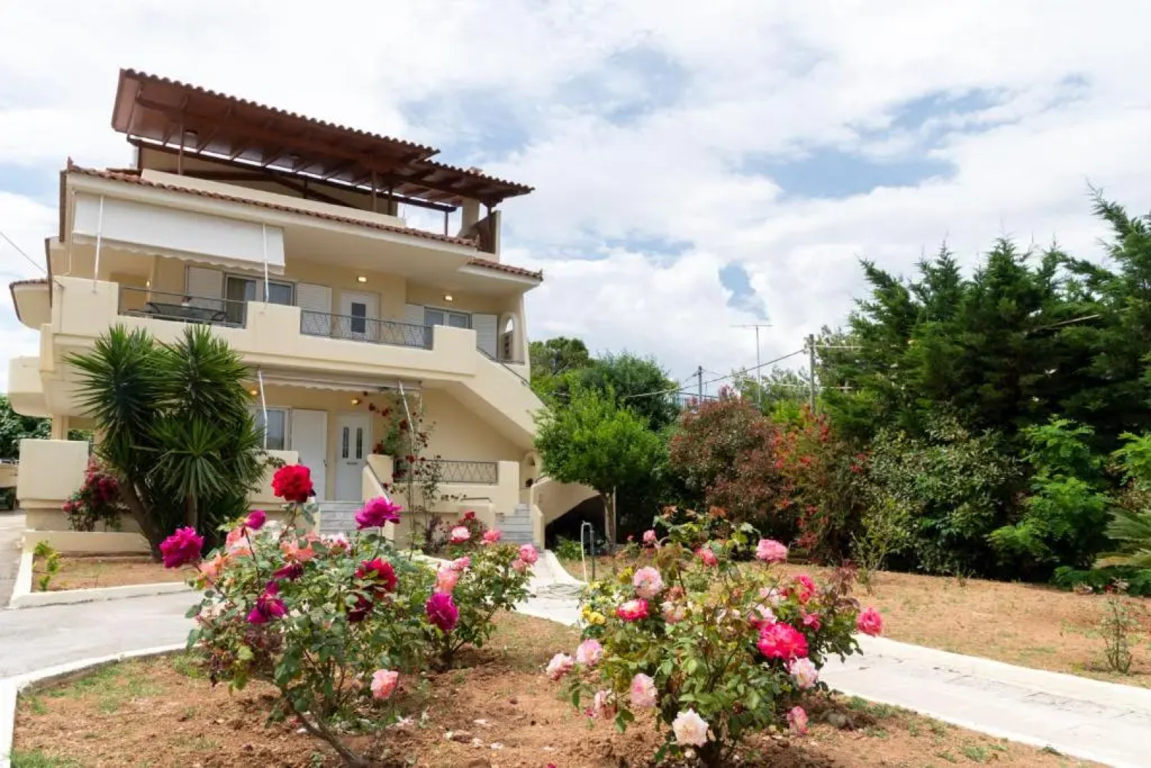 Rose's House (Near Airport)