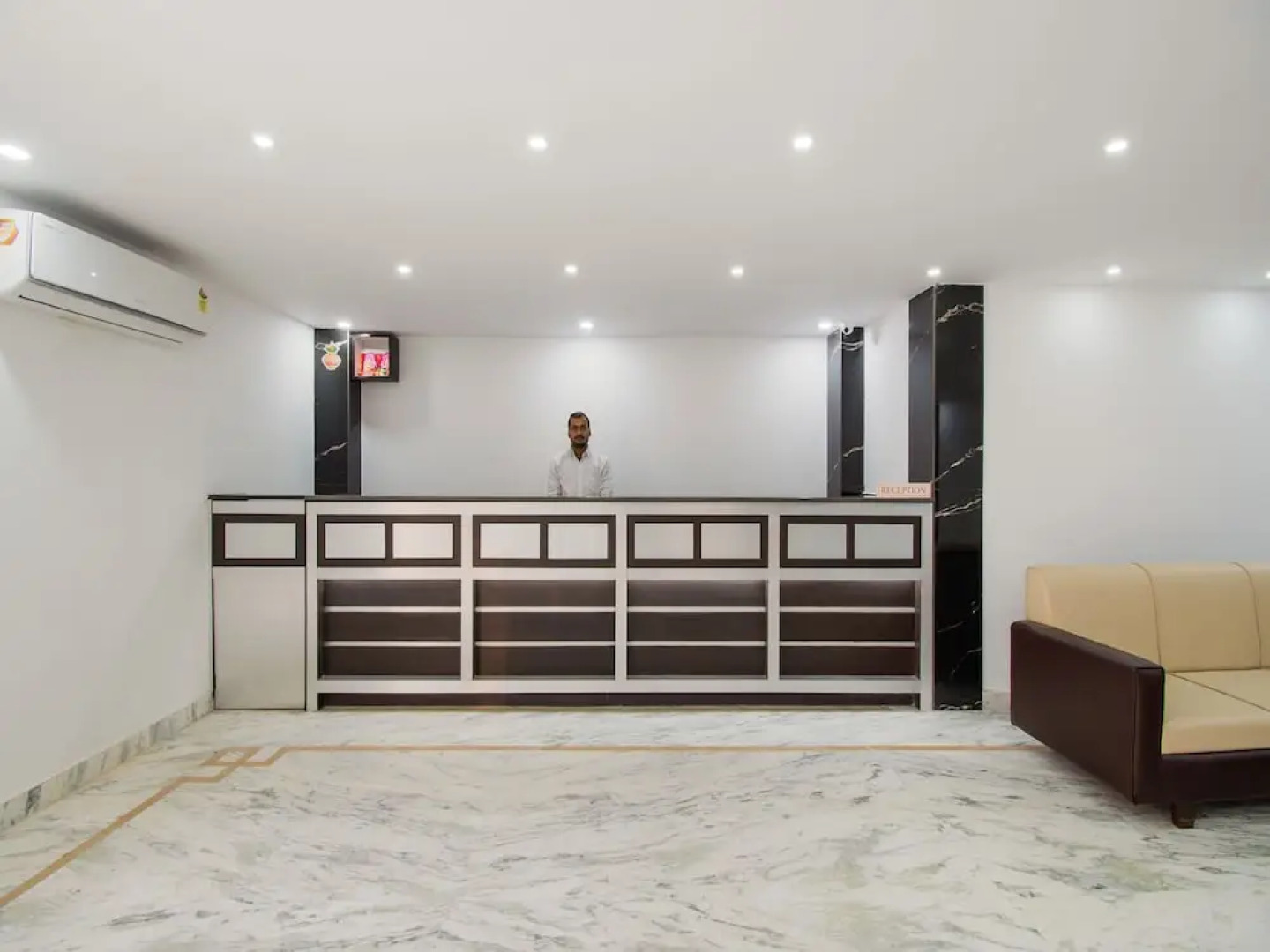 OYO 26974 Hotel S G International