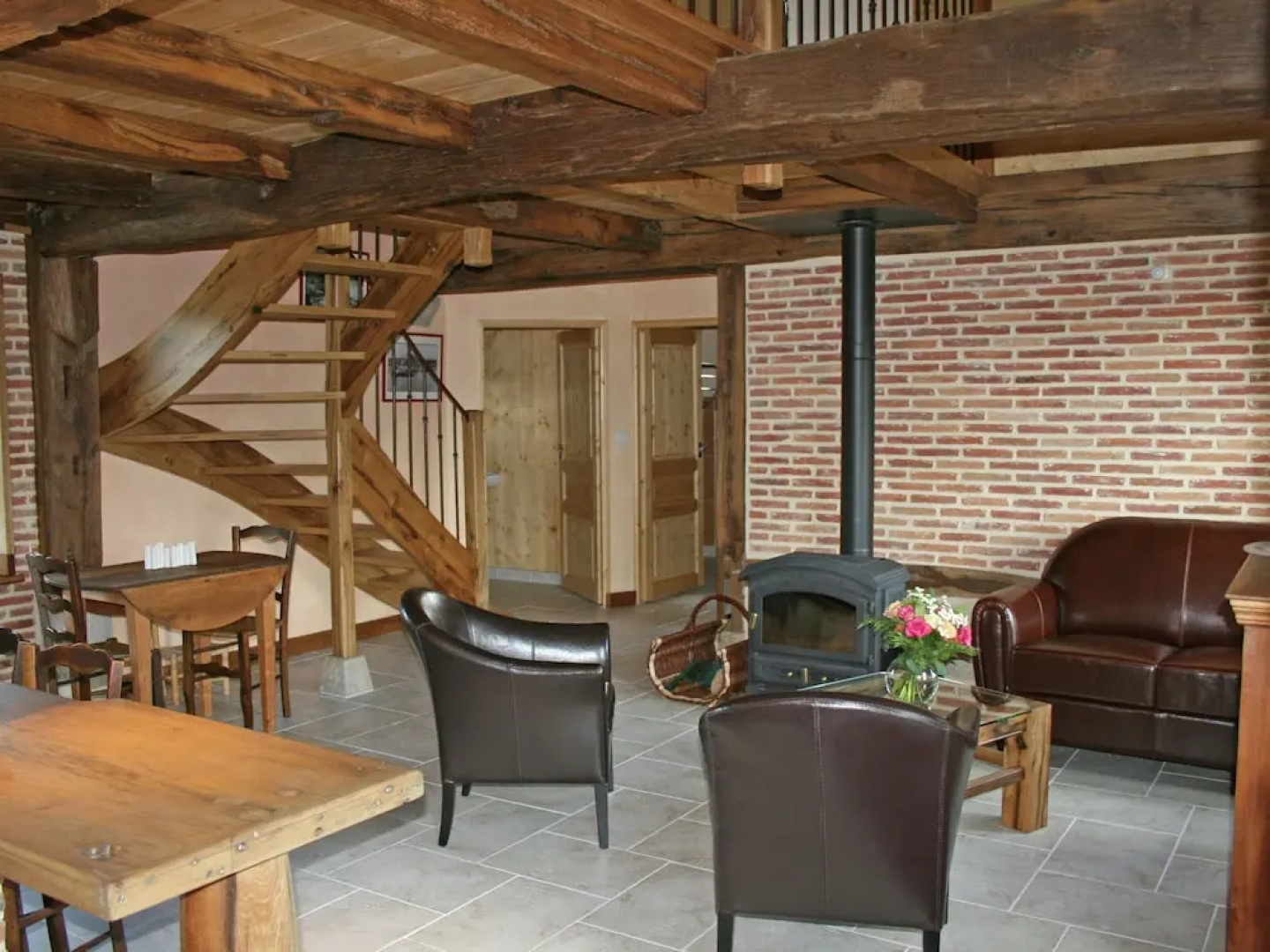 Fine Holiday Home in the Surroundings of Vitry-aux-loges Near Large Swimming Lake