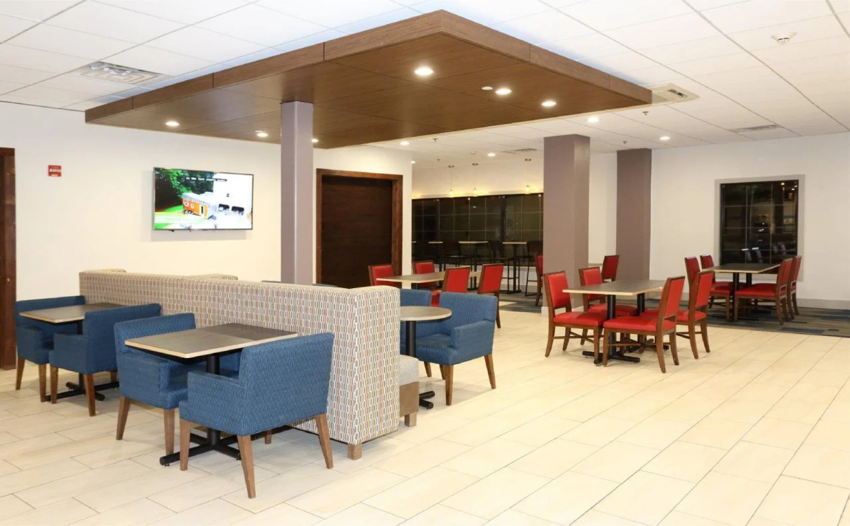 Holiday Inn Express & Suites Newport News by IHG