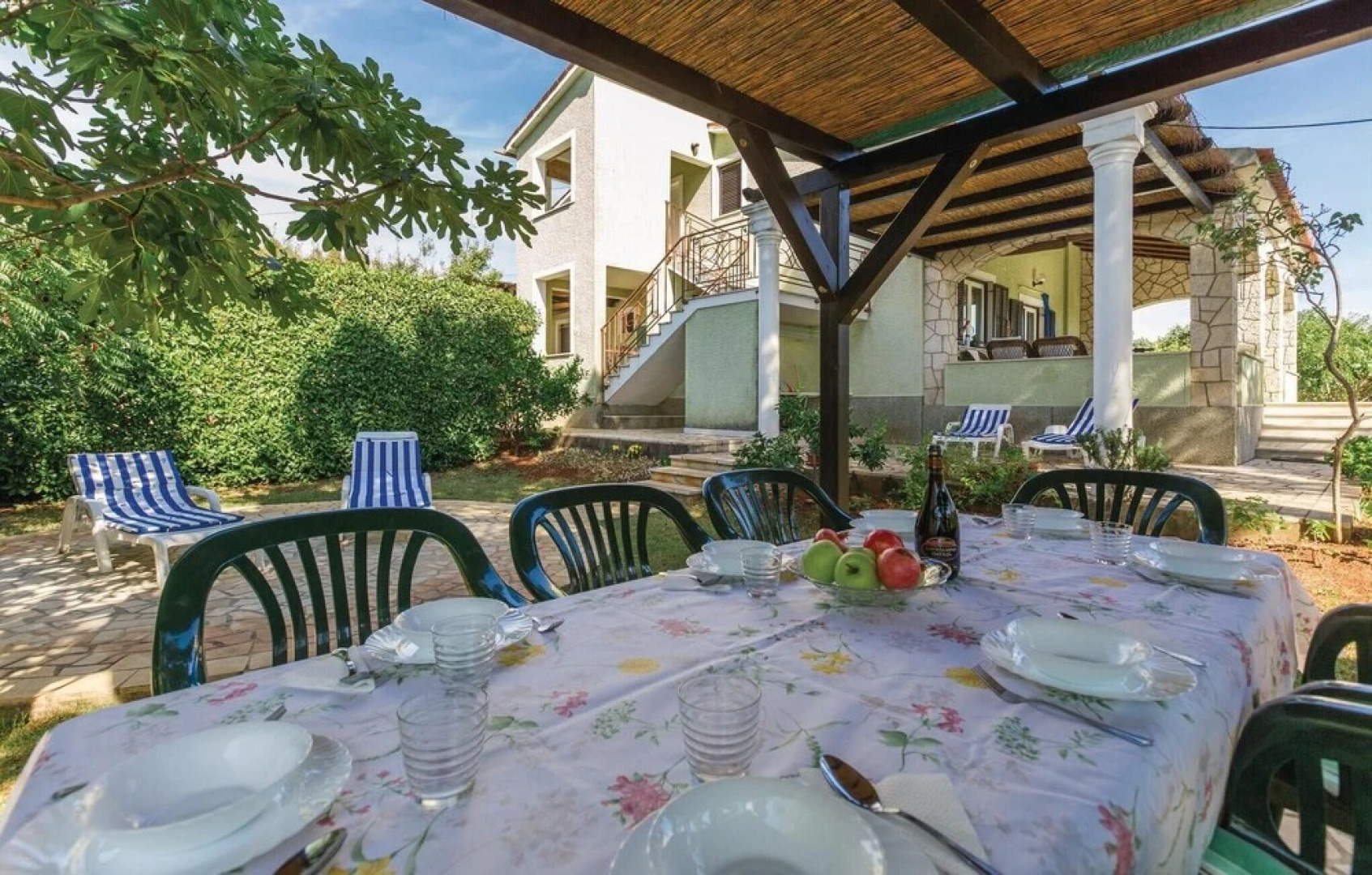 Stunning Home in Tar With Wifi and 4 Bedrooms