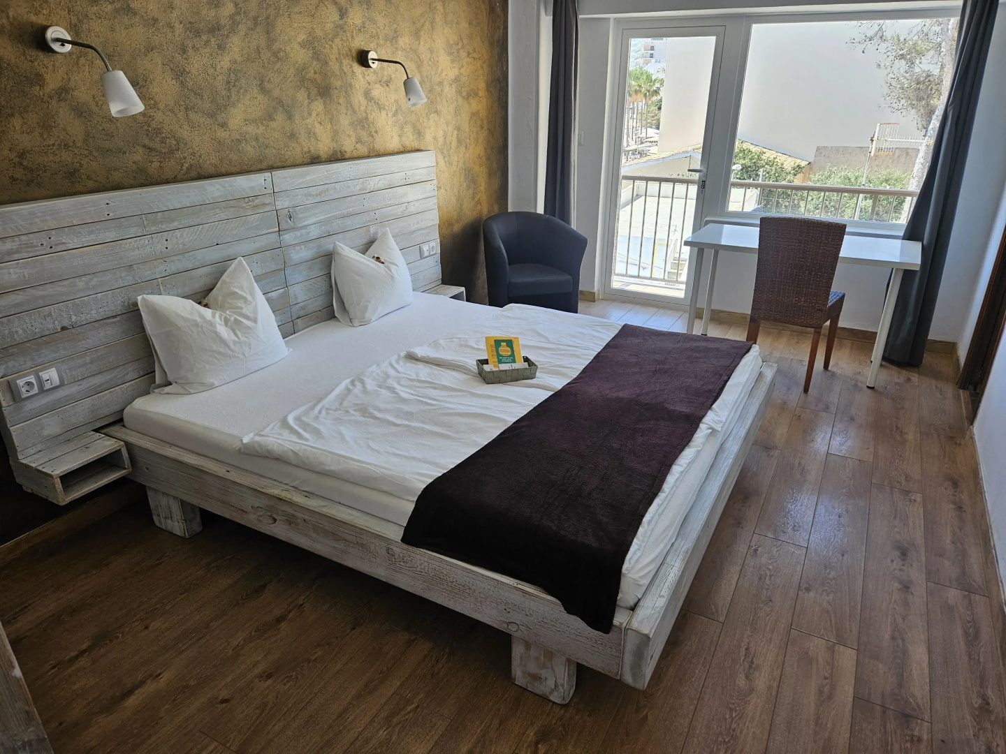 Seven Hostal & Spa