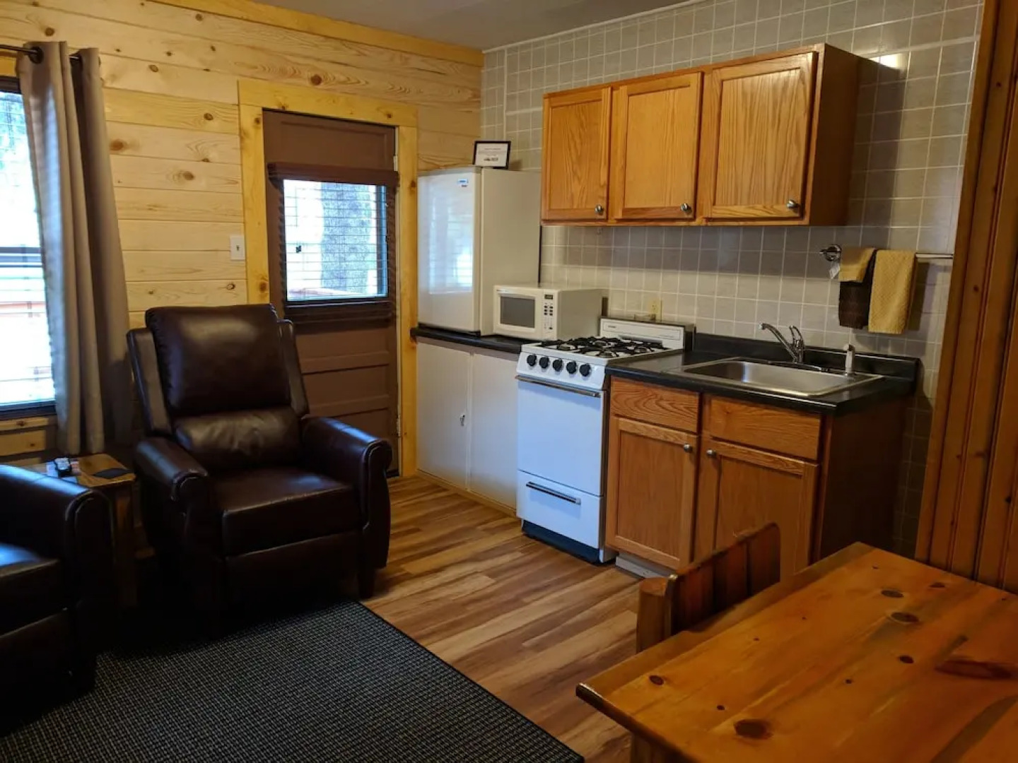 Trails End Cabins & Motel