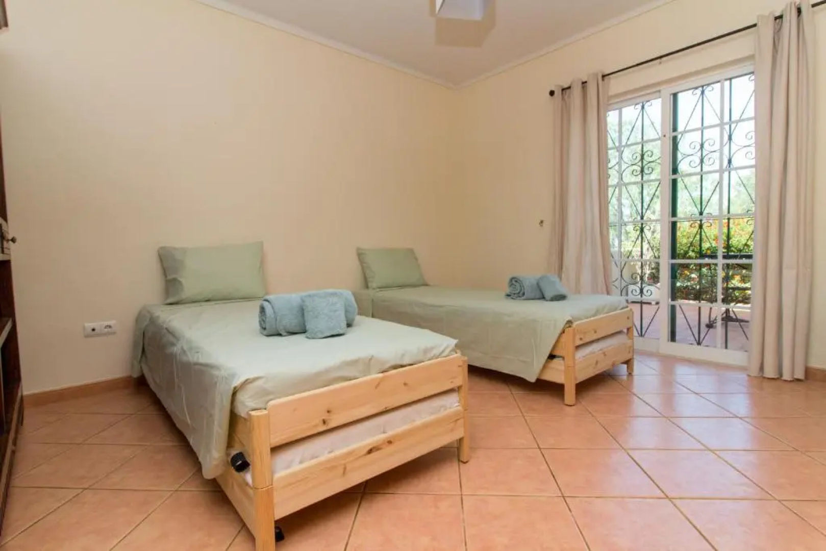 Villa Bliss 450 m2 Luxury Oasis with Saltwater Pool