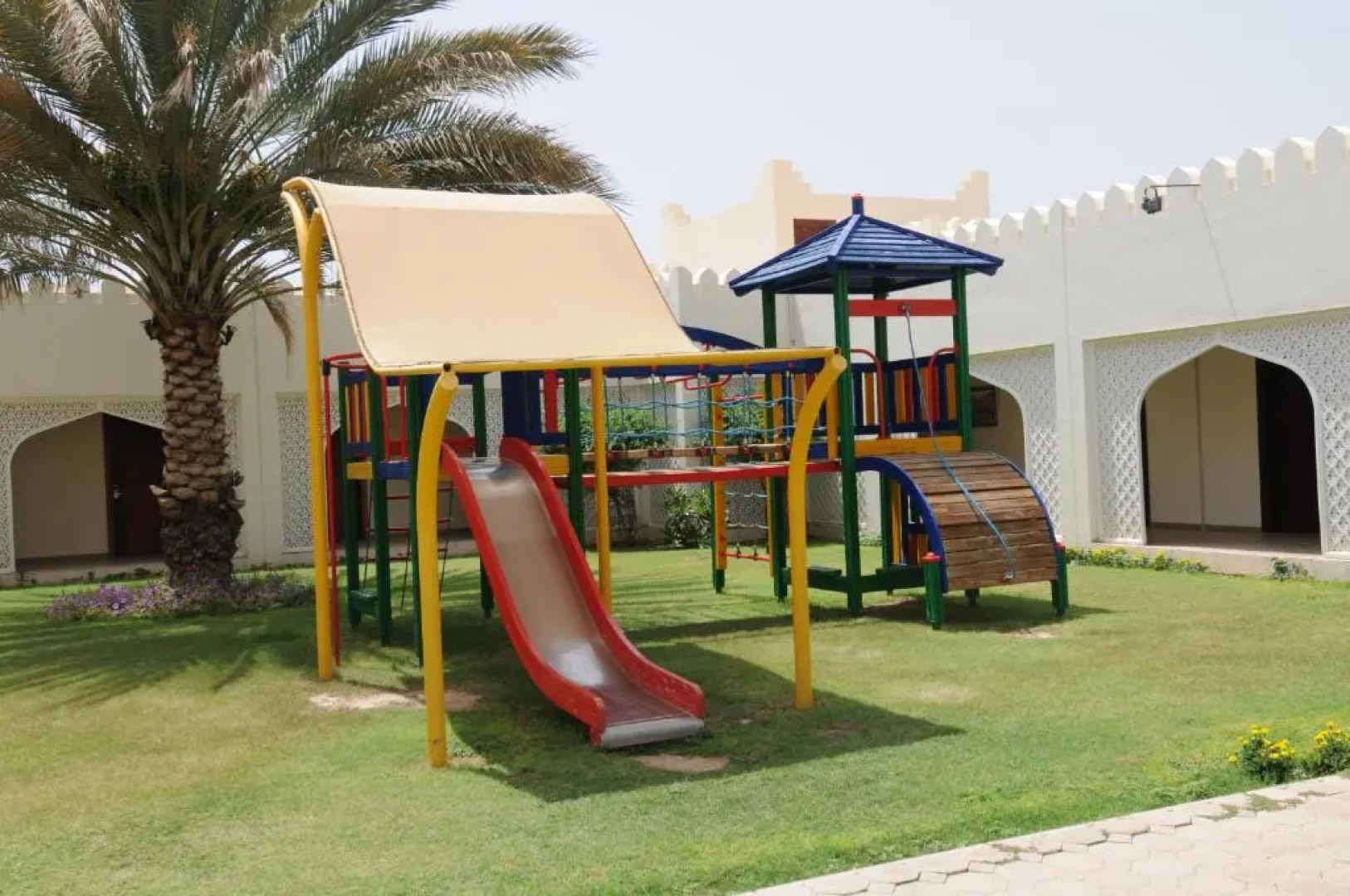 Falaj Daris Hotel