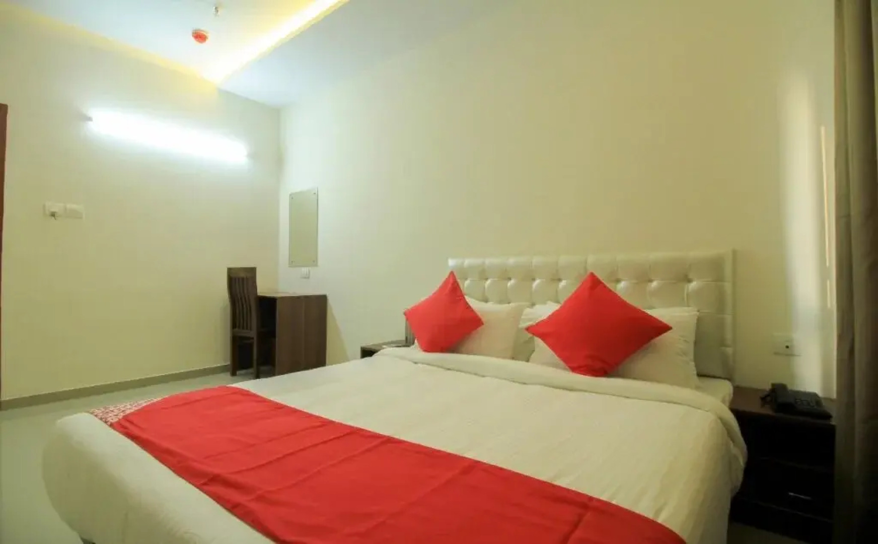 Varcity Bay By OYO Rooms