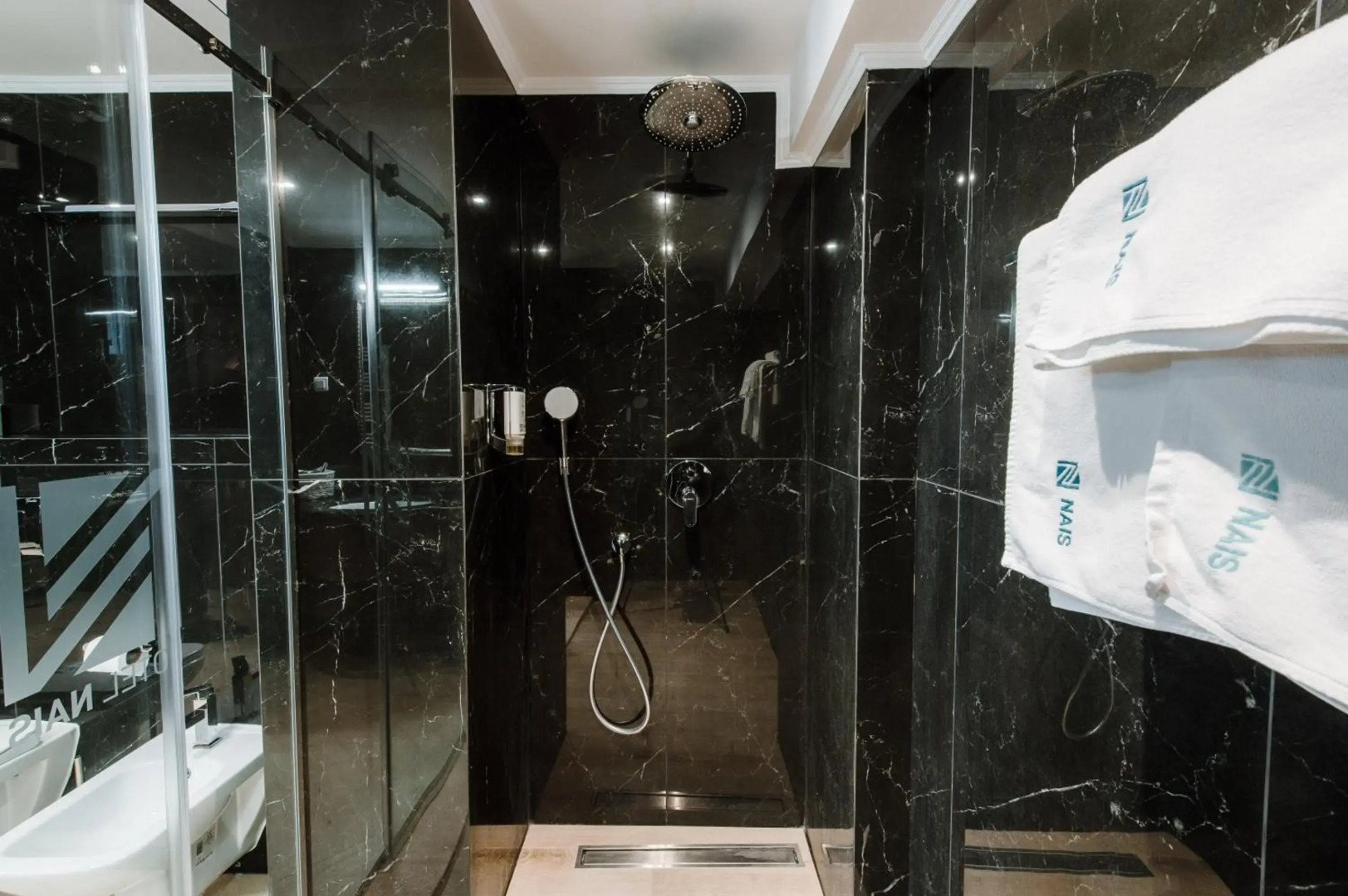 Hotel Nais