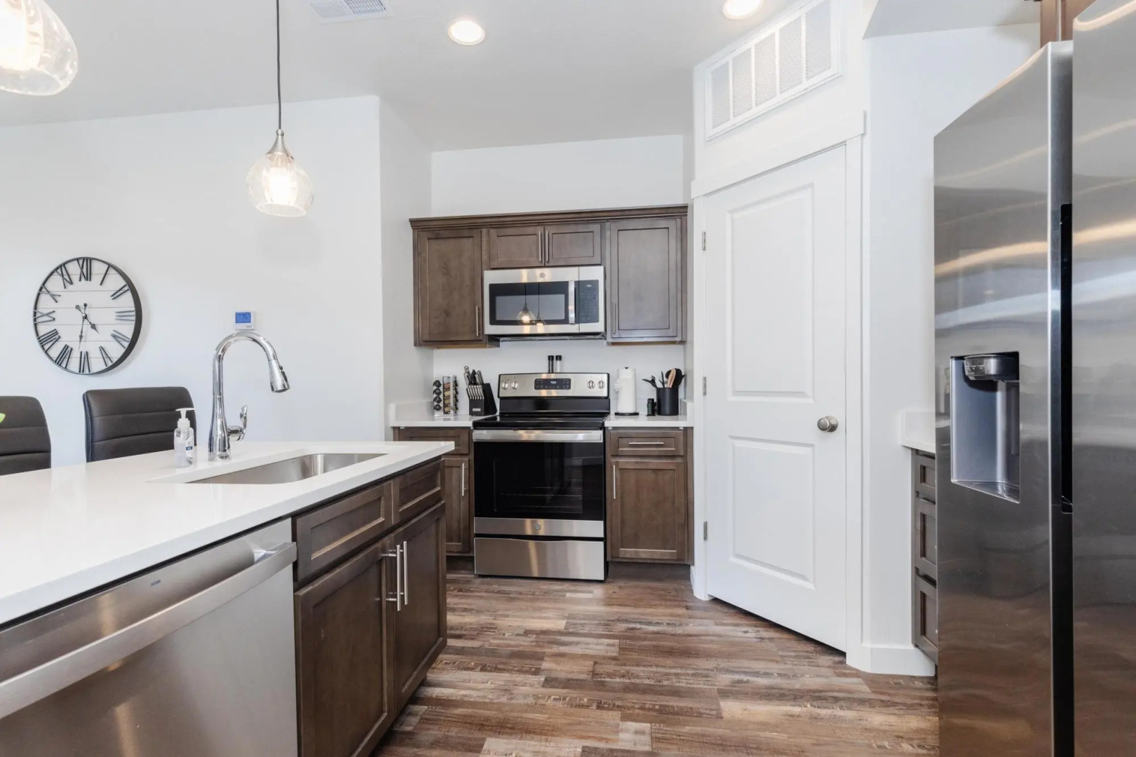 Family Friendly / Ping Pong / Trailer Parking / EV