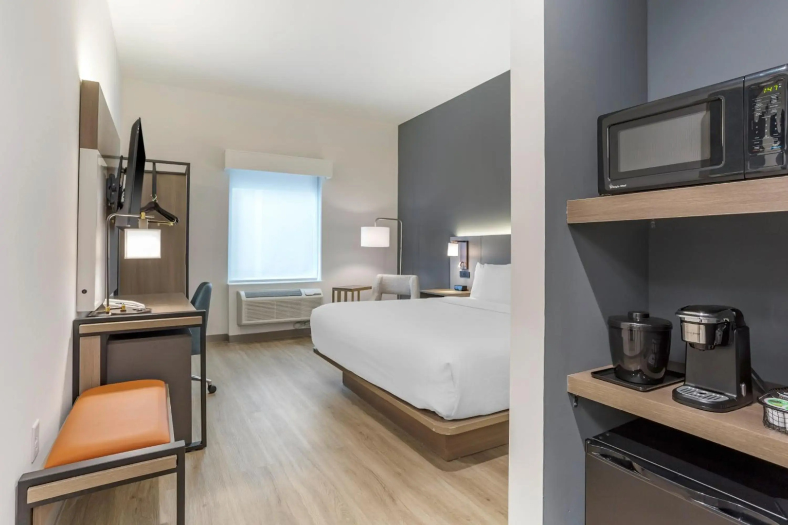 Comfort Inn & Suites Newark Liberty International Airport