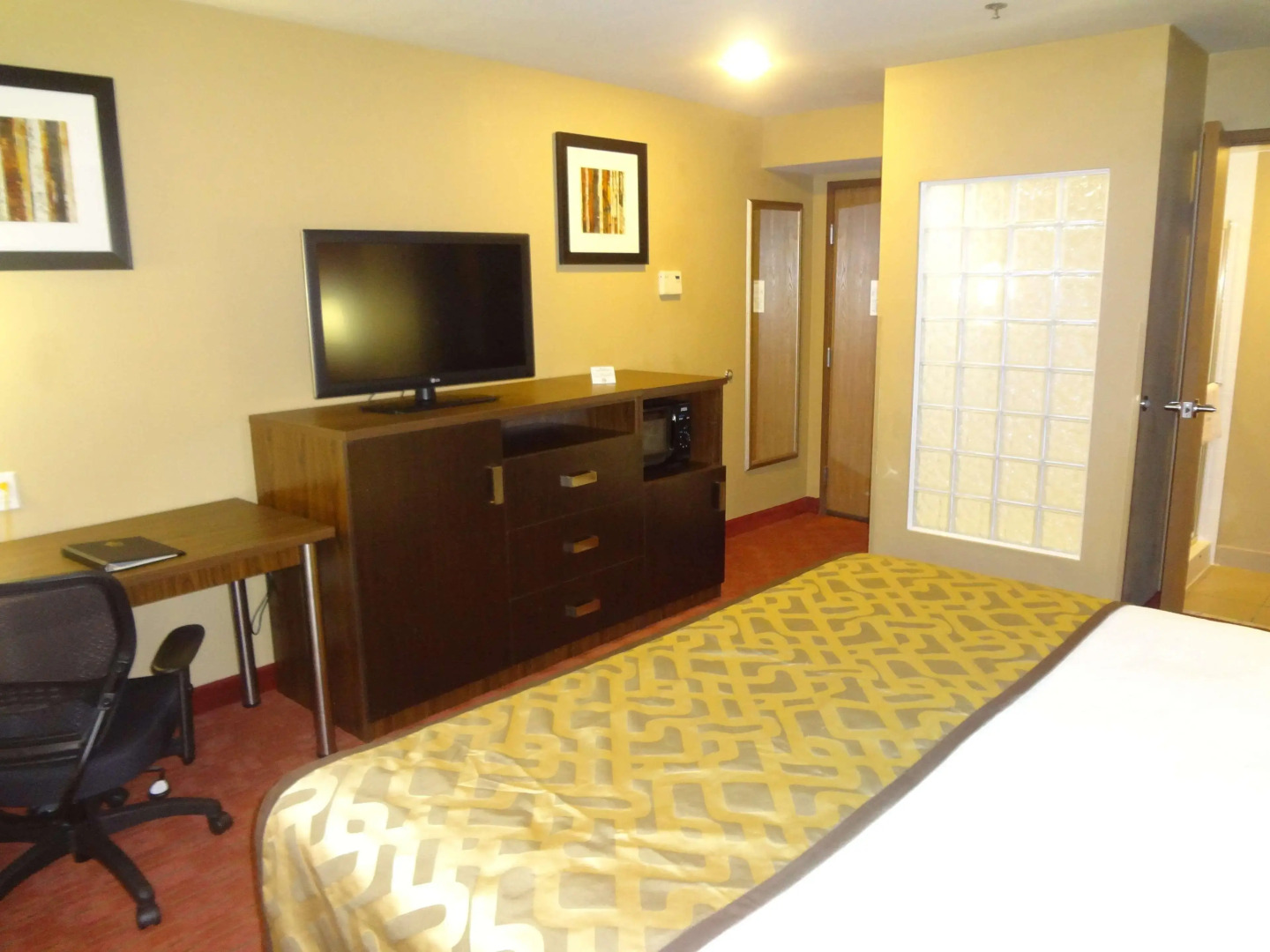 Best Western Plus Woodland Hills Hotel & Suites