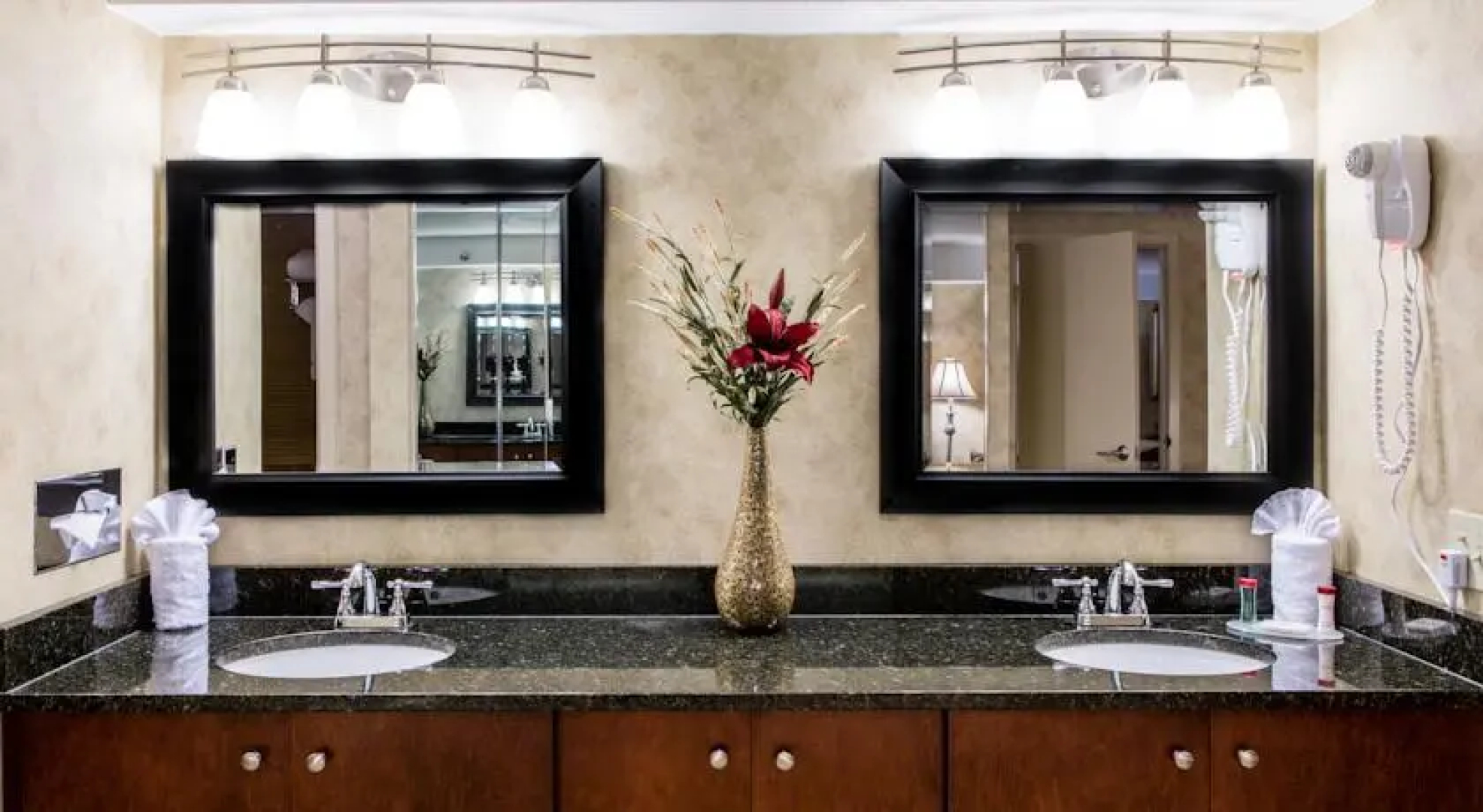 Ramada Hotel and Conference Center, Toledo