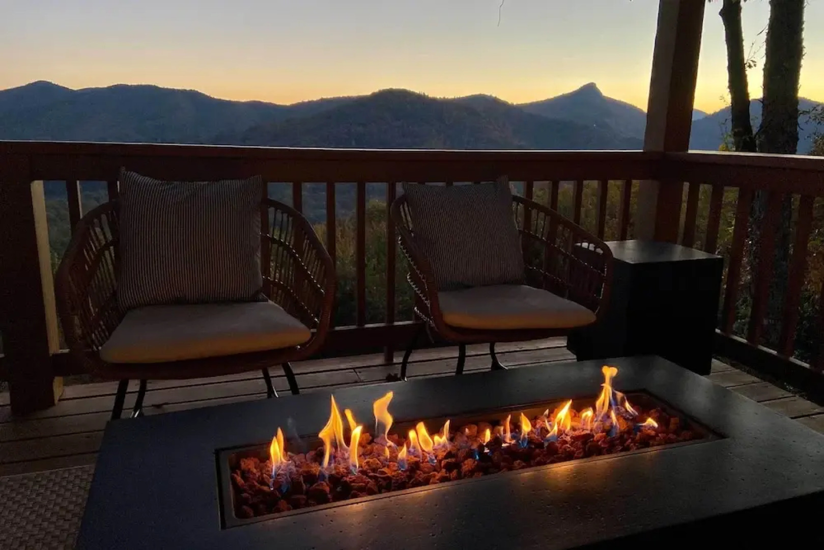 Sapphire Retreat w/ Views, Fire Pit, & Lake Access