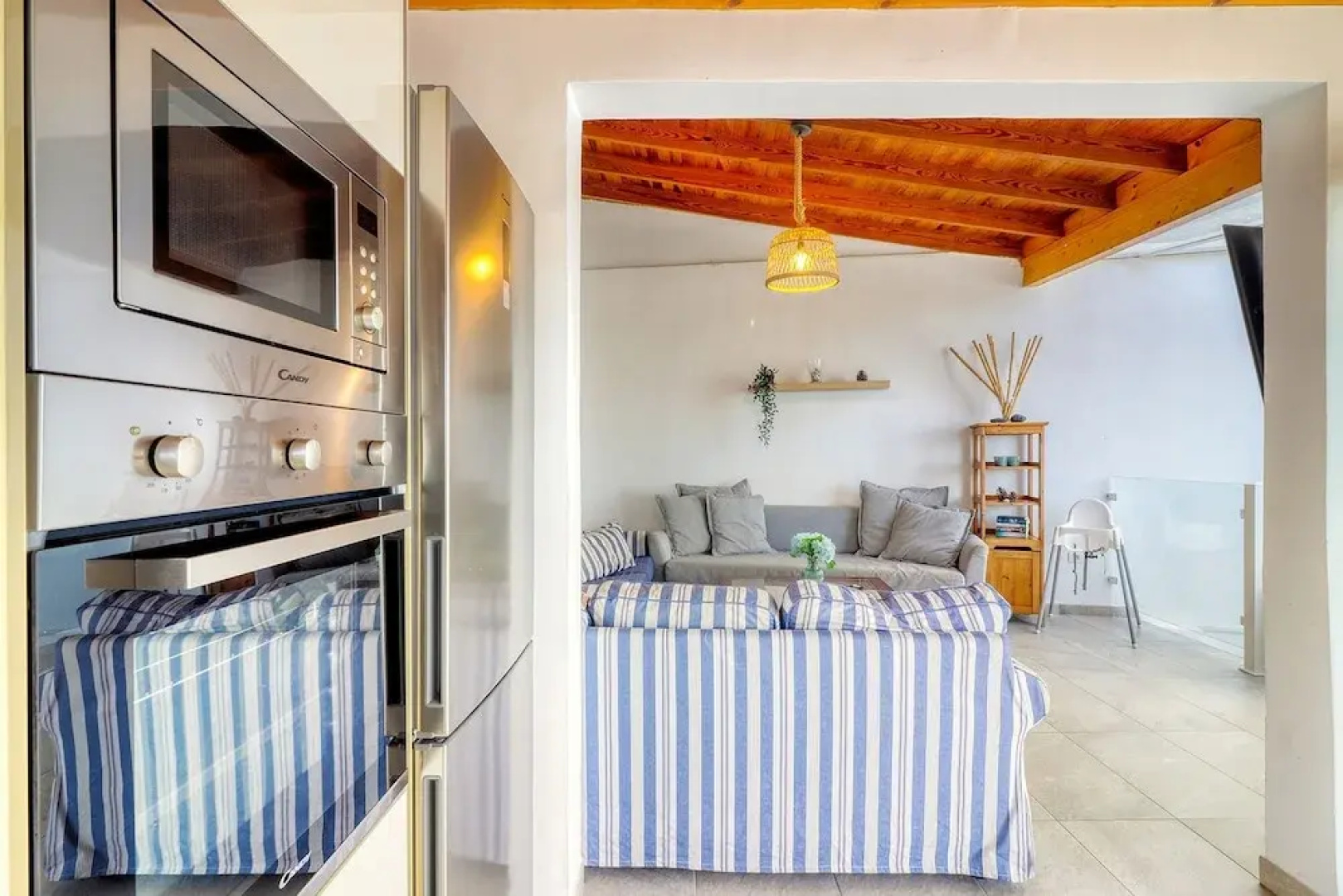 Spacious Terrace House w Ocean View 100m to the Beach