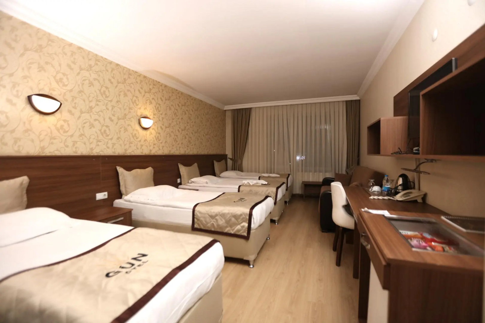 Gun Otel