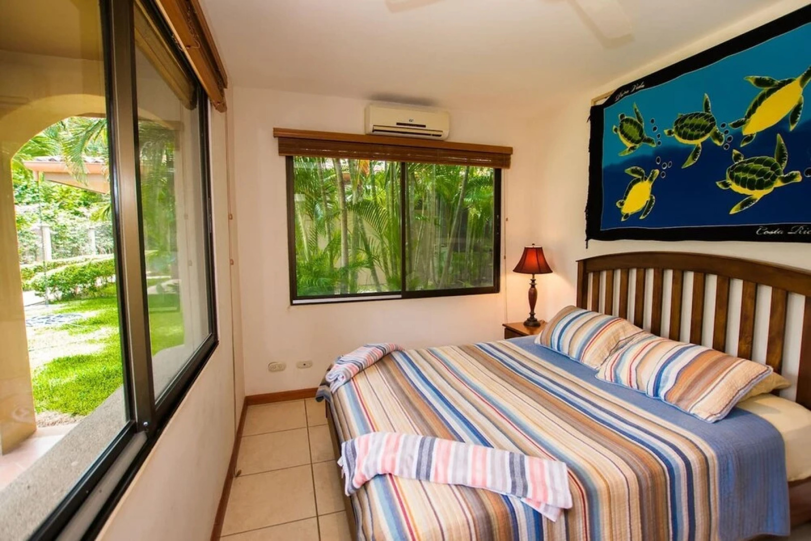 Charming unit that sleeps 4 - with pool - walking distance from Brasilito Beach