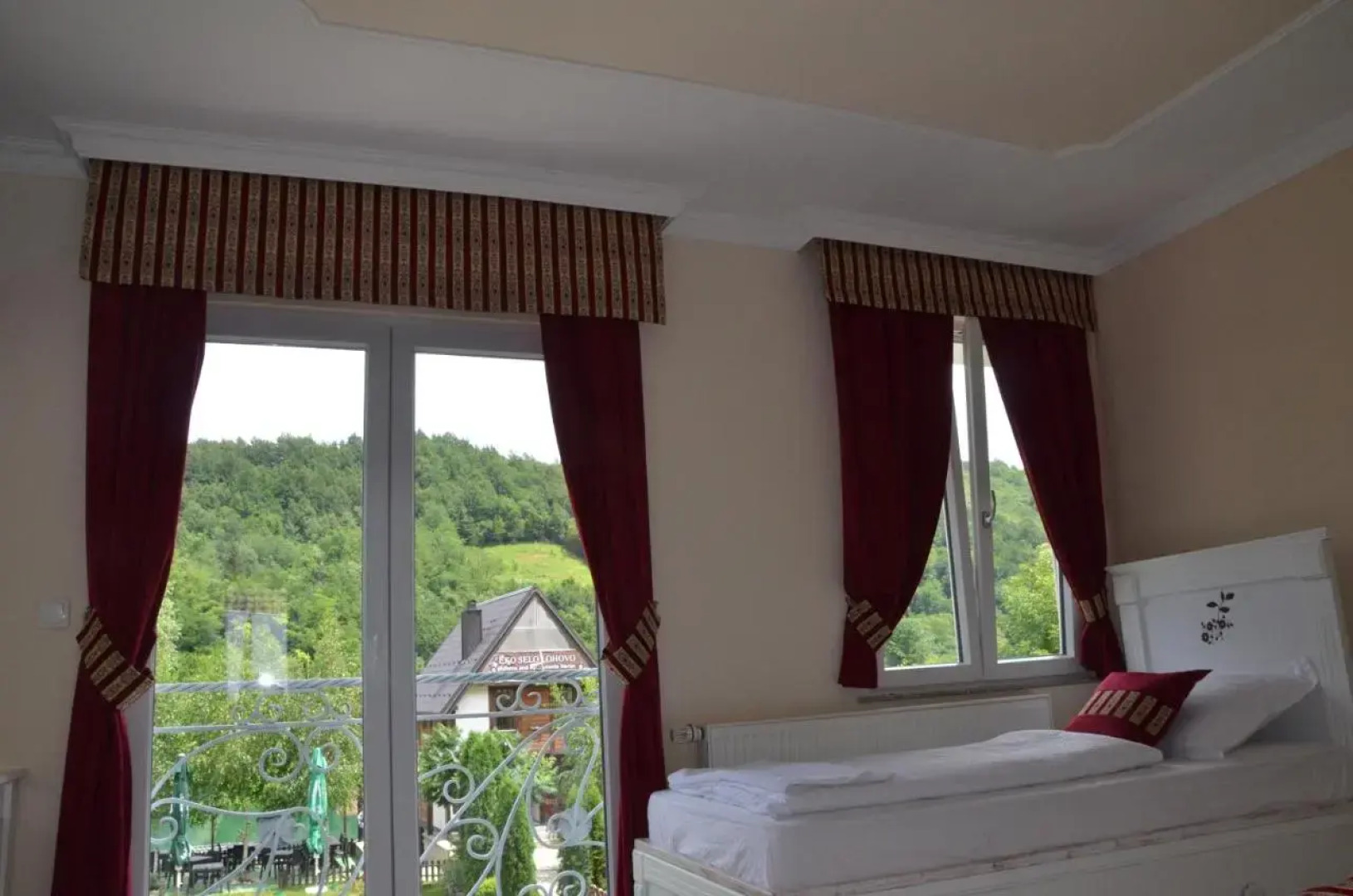 Rooms and Apartments Neron