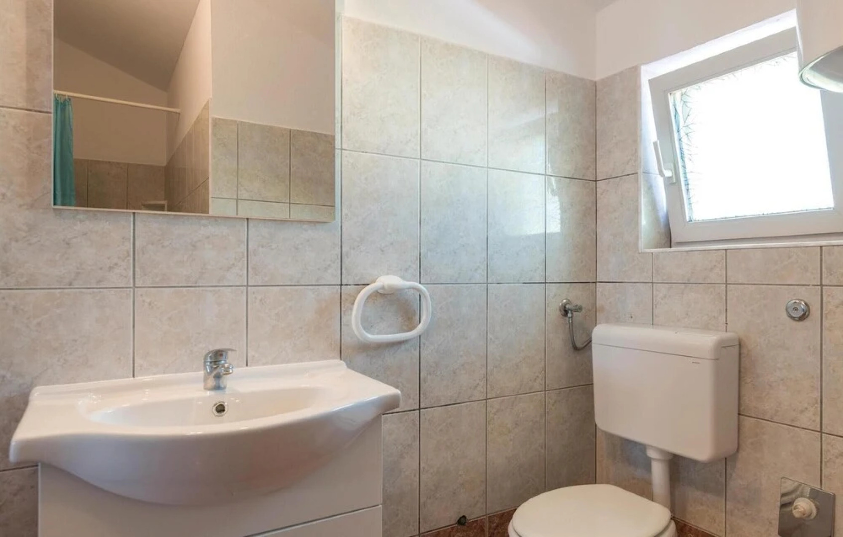 Amazing Home in Peruski With Wifi and 5 Bedrooms