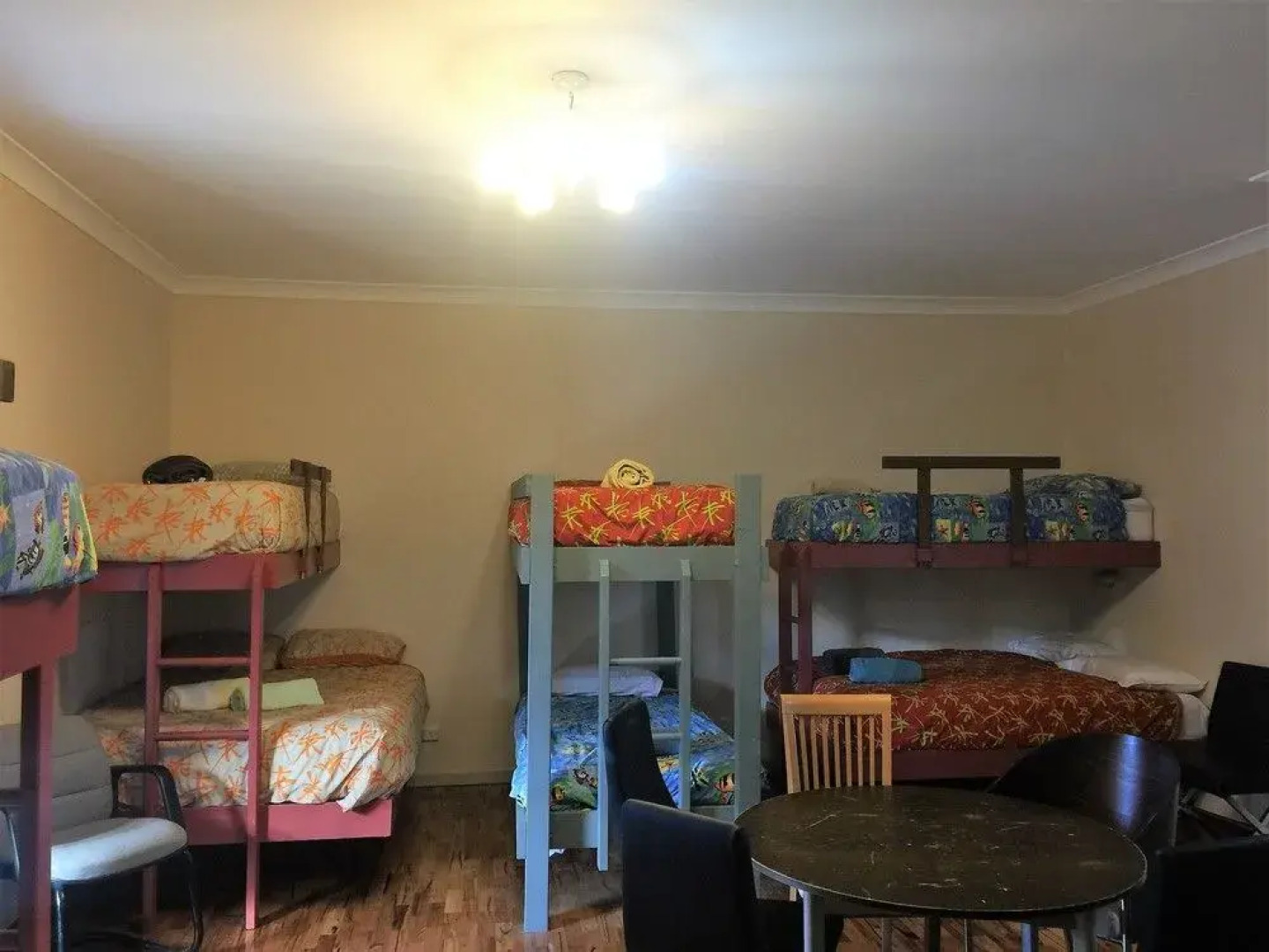 Snow Gate Motel and Apartments