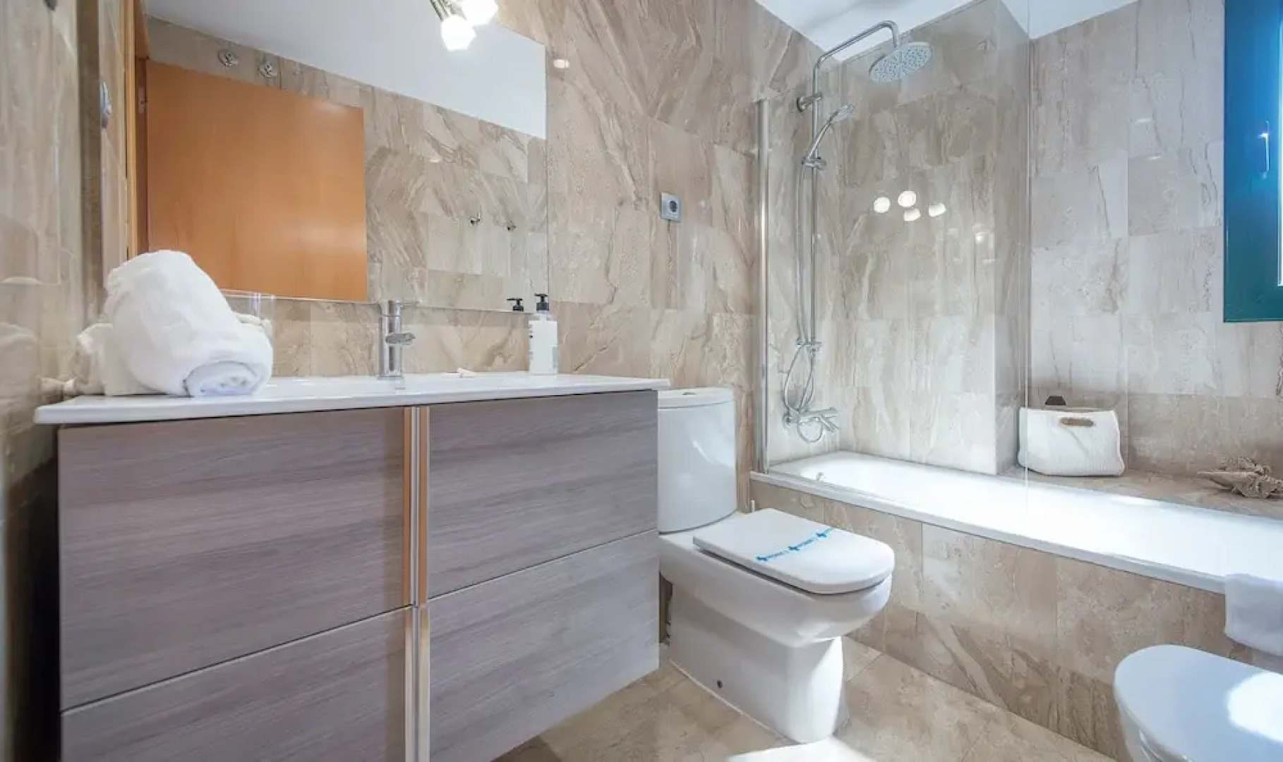 Modern House For Families (R77)