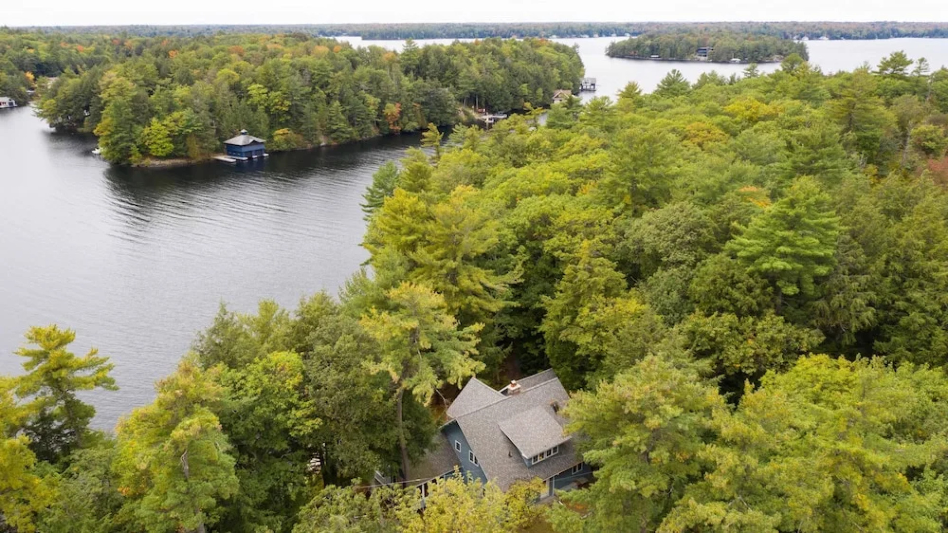 Wildflower Cottage A Fantastic boat access family cottage with a spectacular 500' of waterfront!