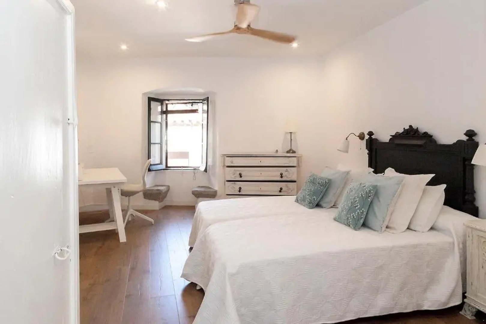 A historic XVI century beach home near Barcelona