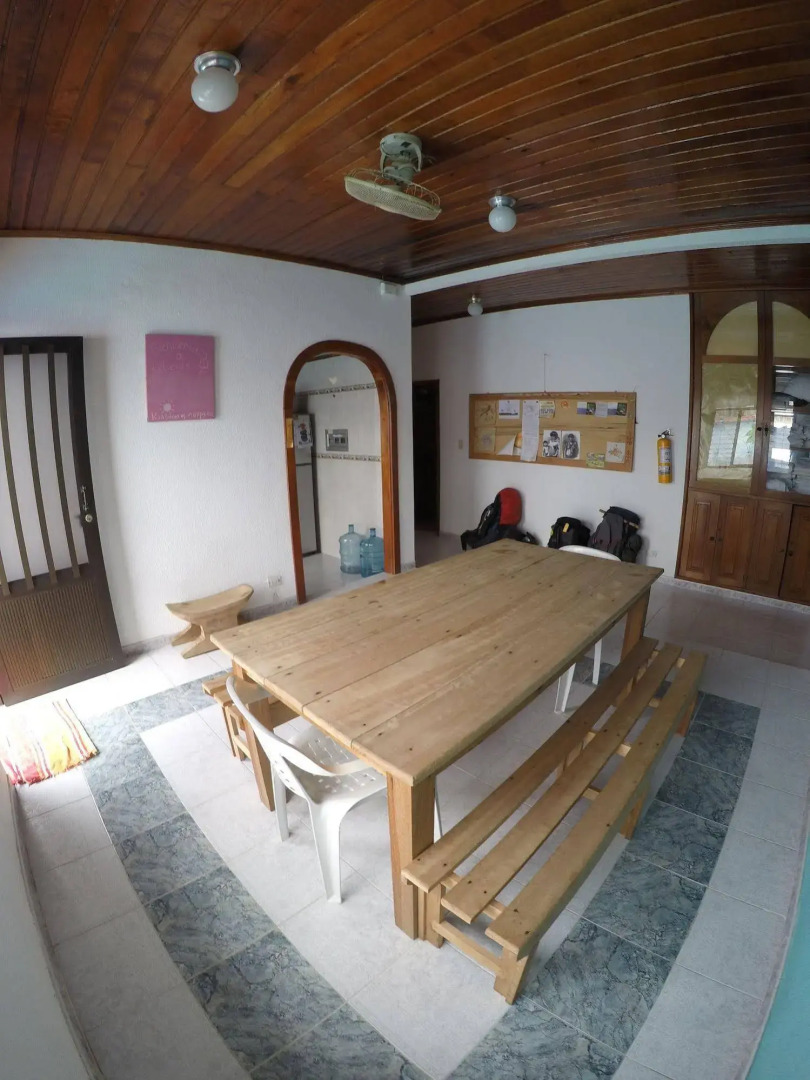 Leticias Guest House - Hostel